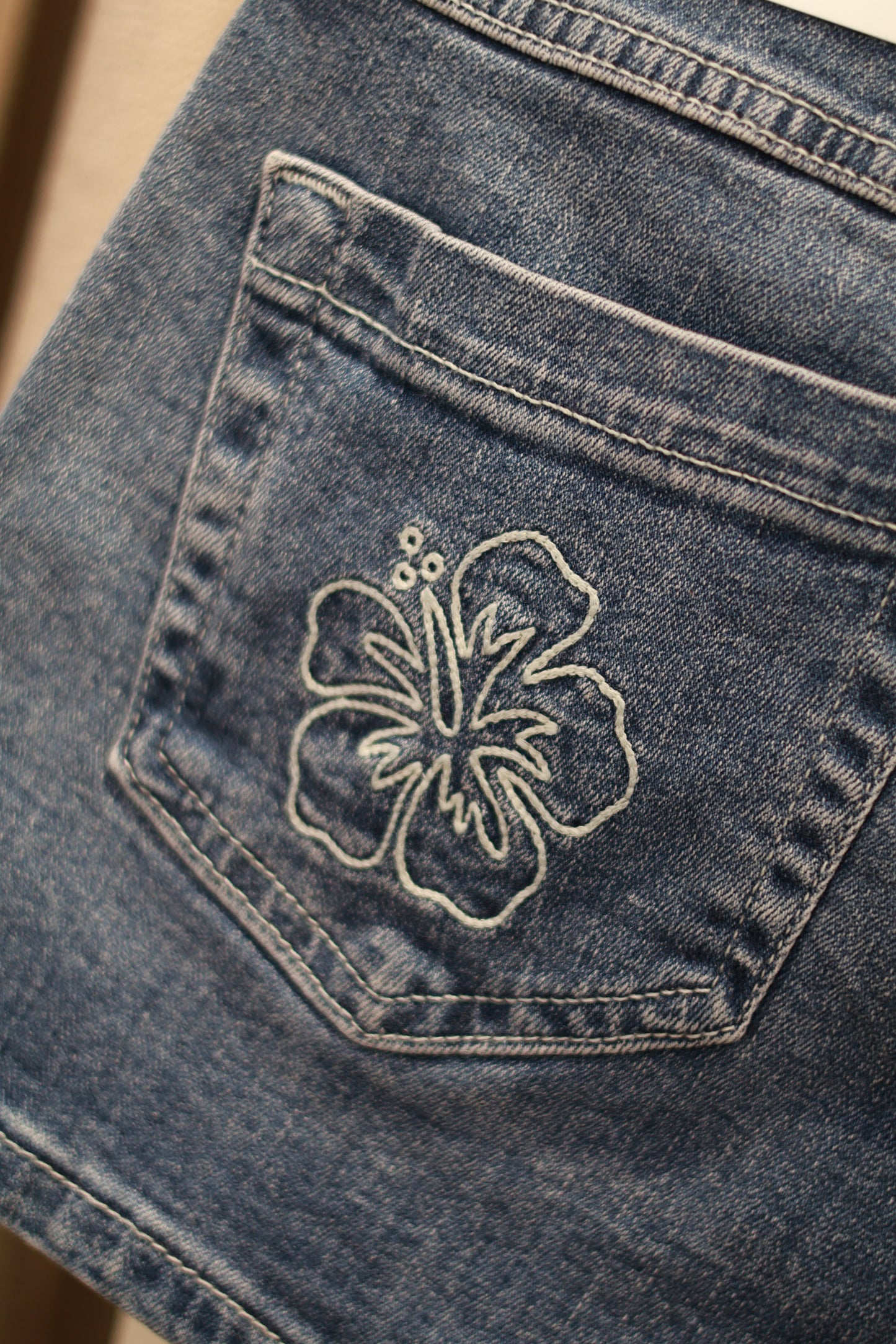 SUBDUED FLOWER SHORTS