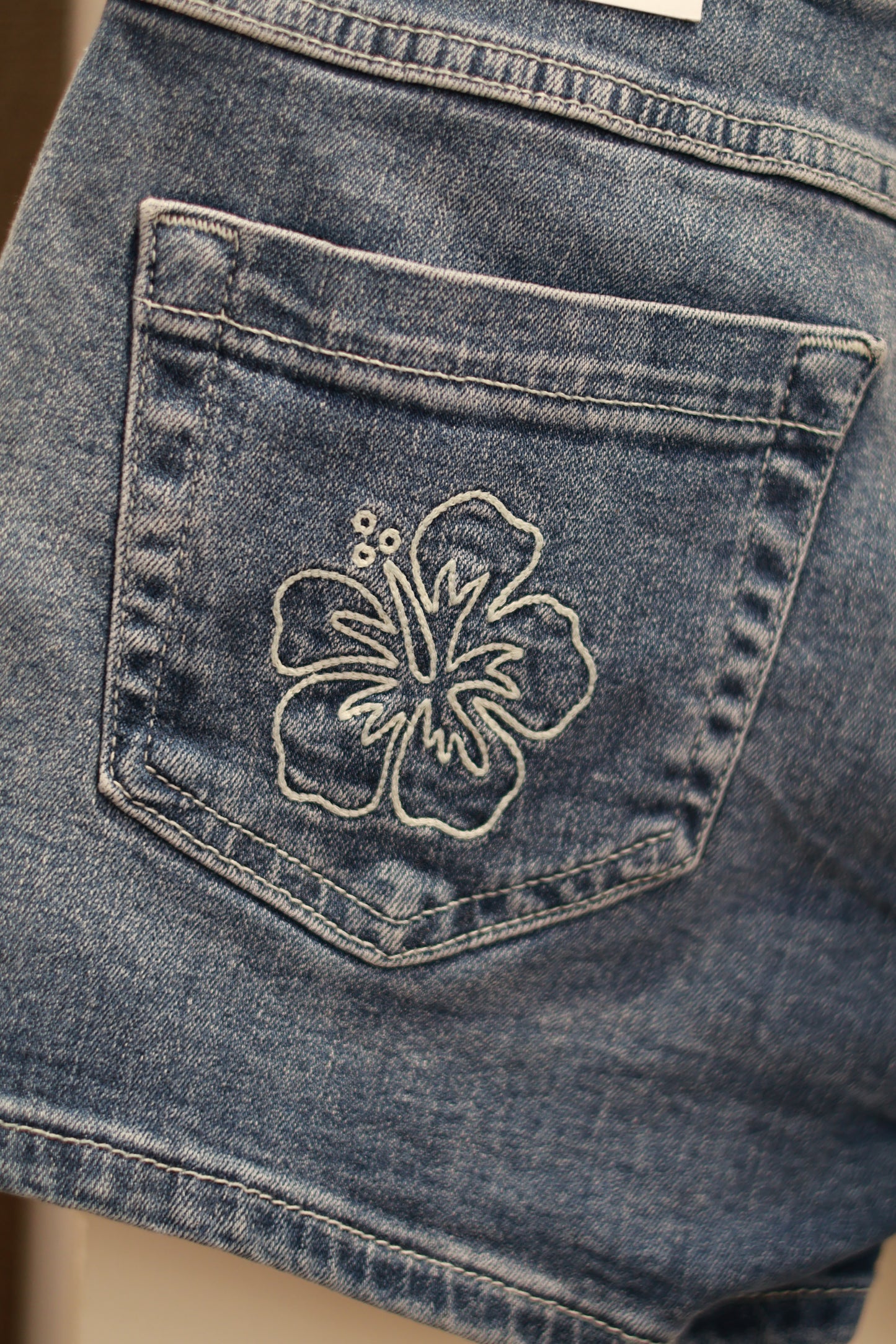 SUBDUED FLOWER SHORTS