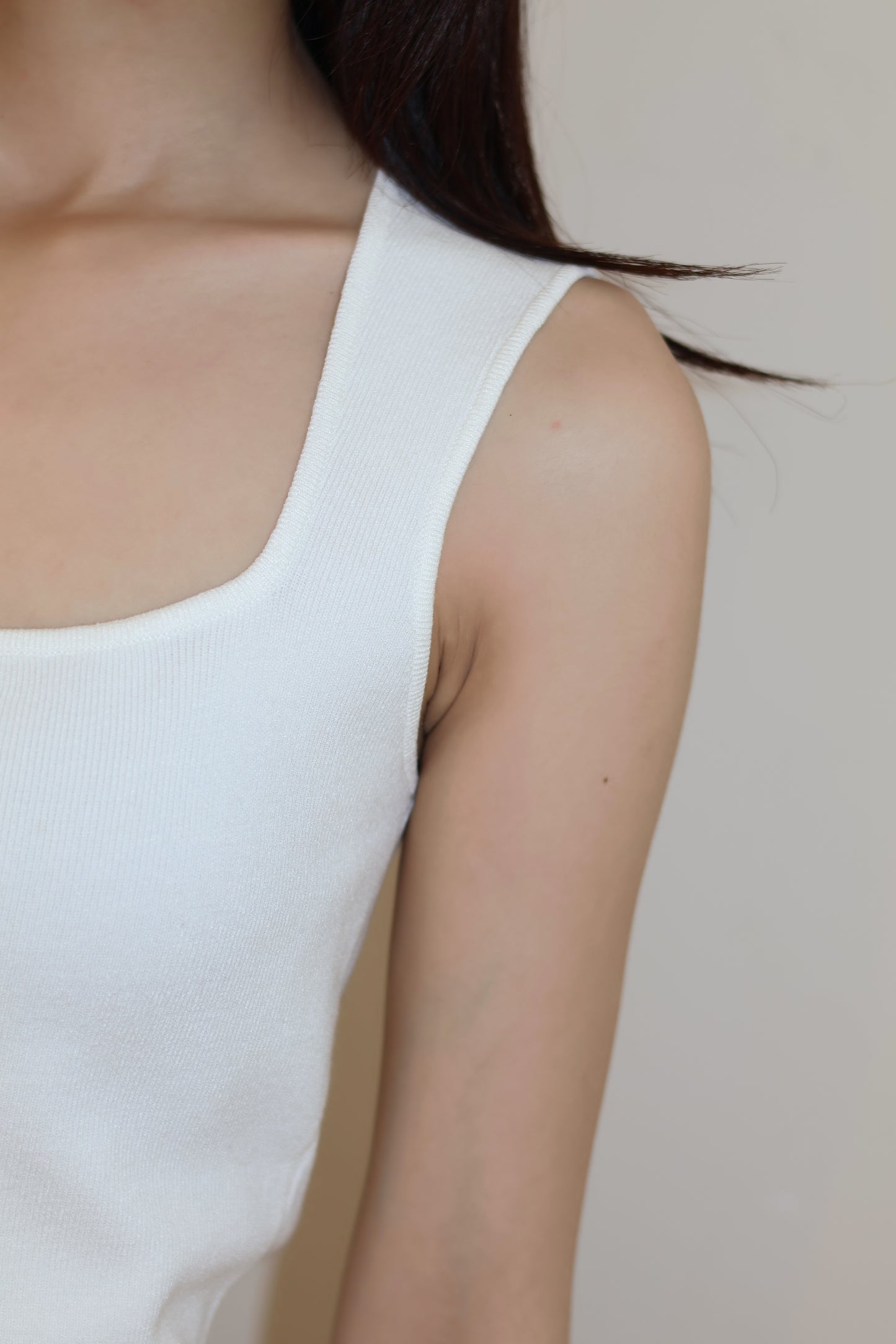 Square neck buttons tank top