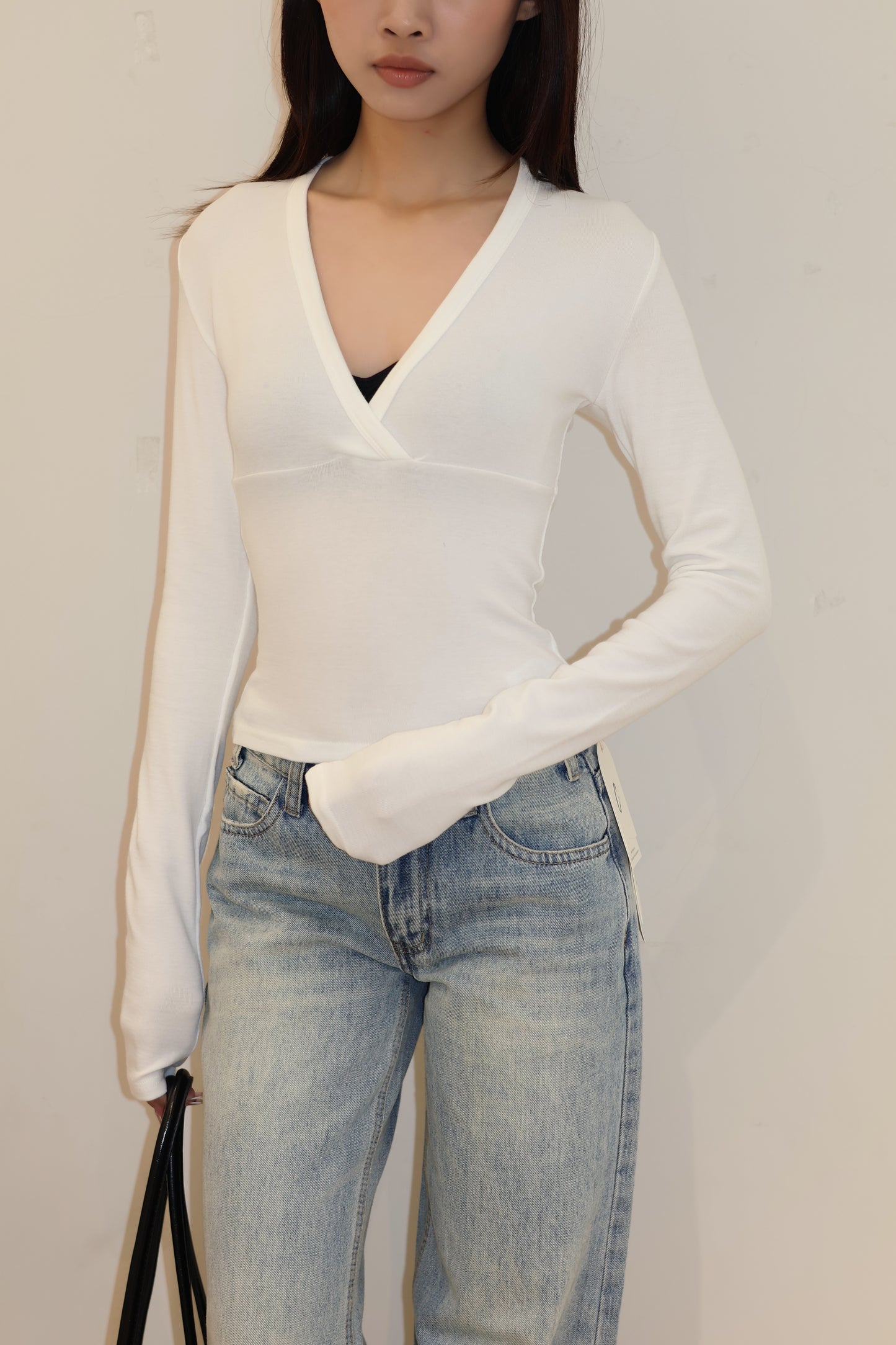 BASIC V NECK LONG SLEEVE TOP