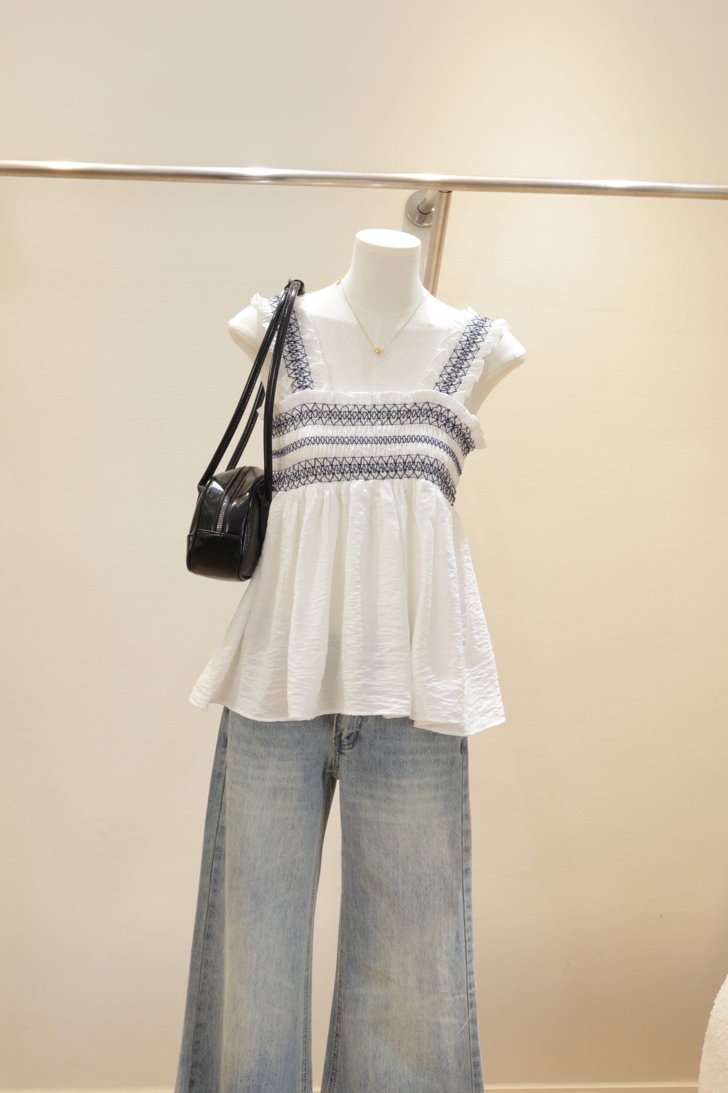 Zigzag design flowy top