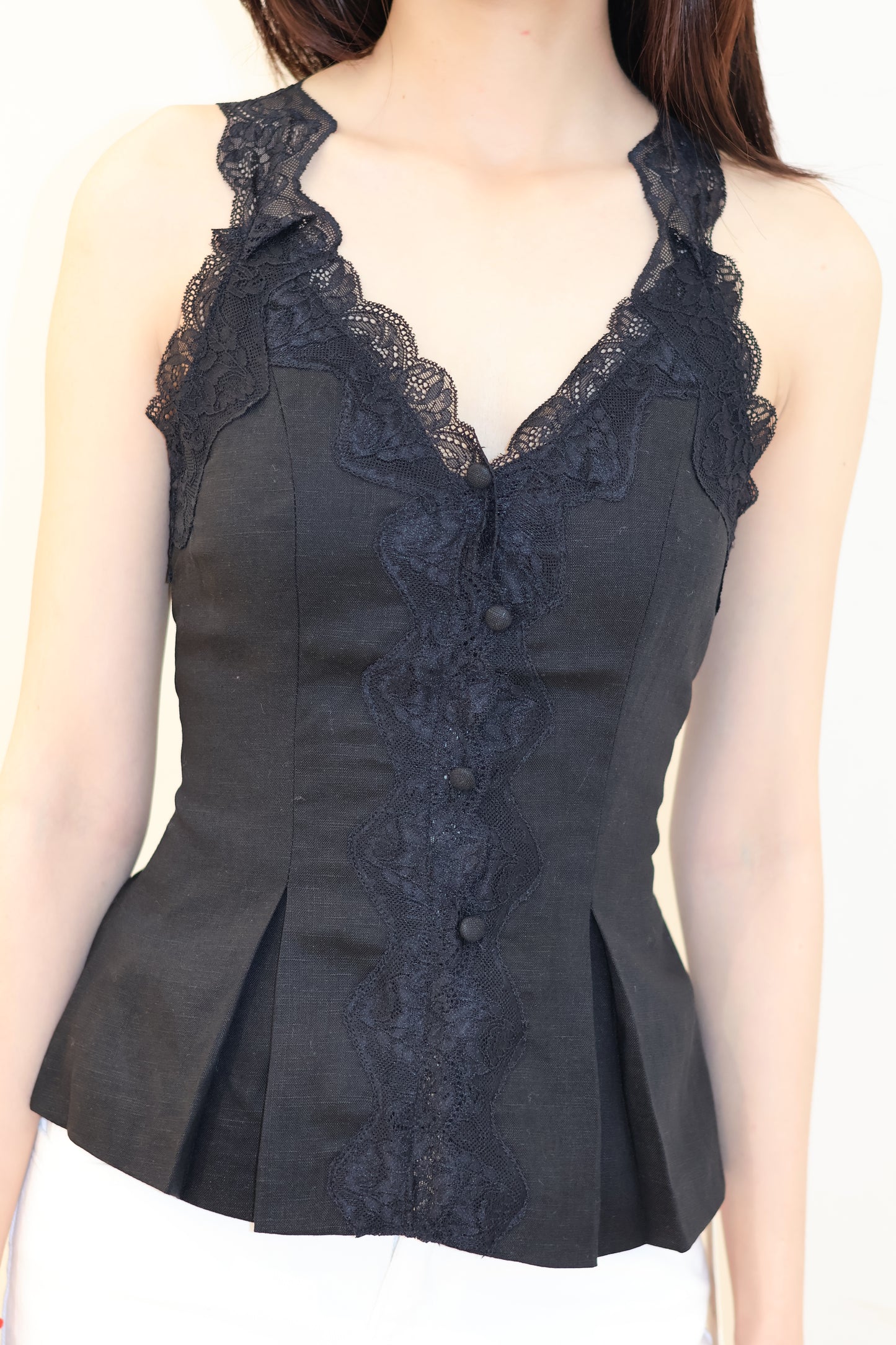 FLOWY LACE V CUT TOP