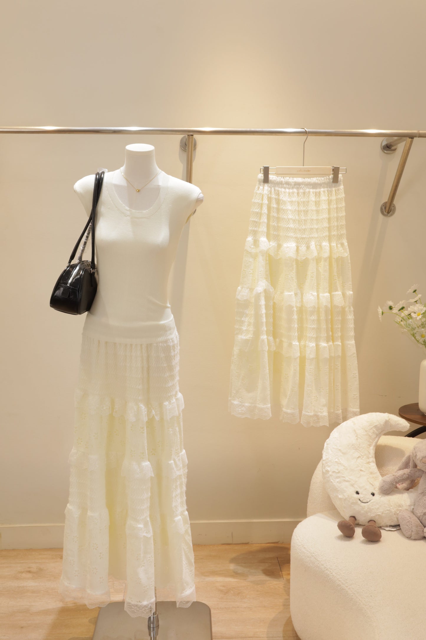 CREAM LONG SKIRT