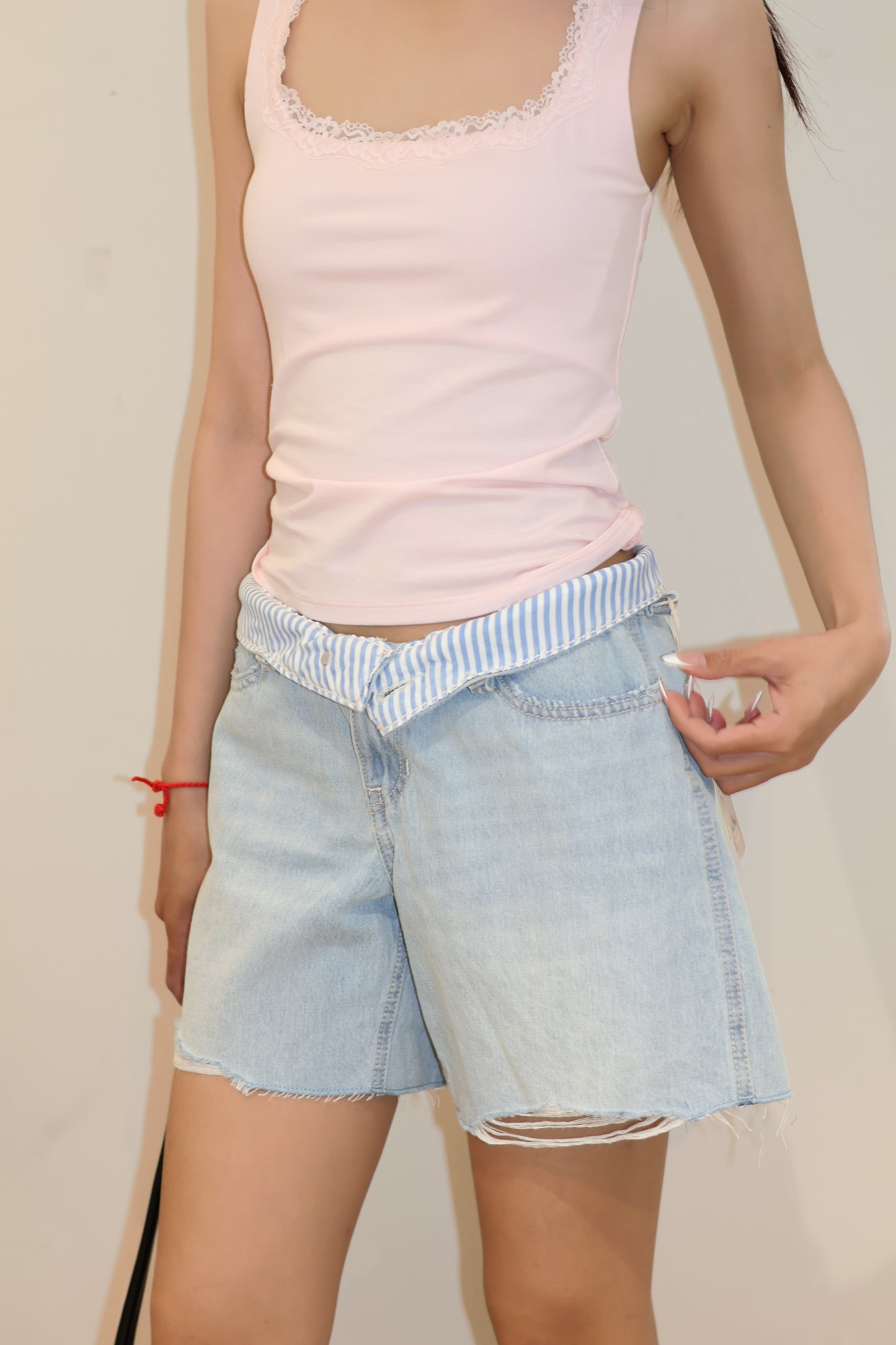 SUBDUED LACE TANK TOP