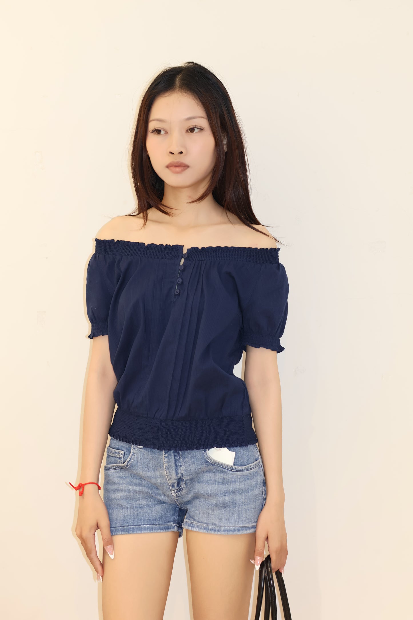 SUBDUED BOAT NECK SHIRT