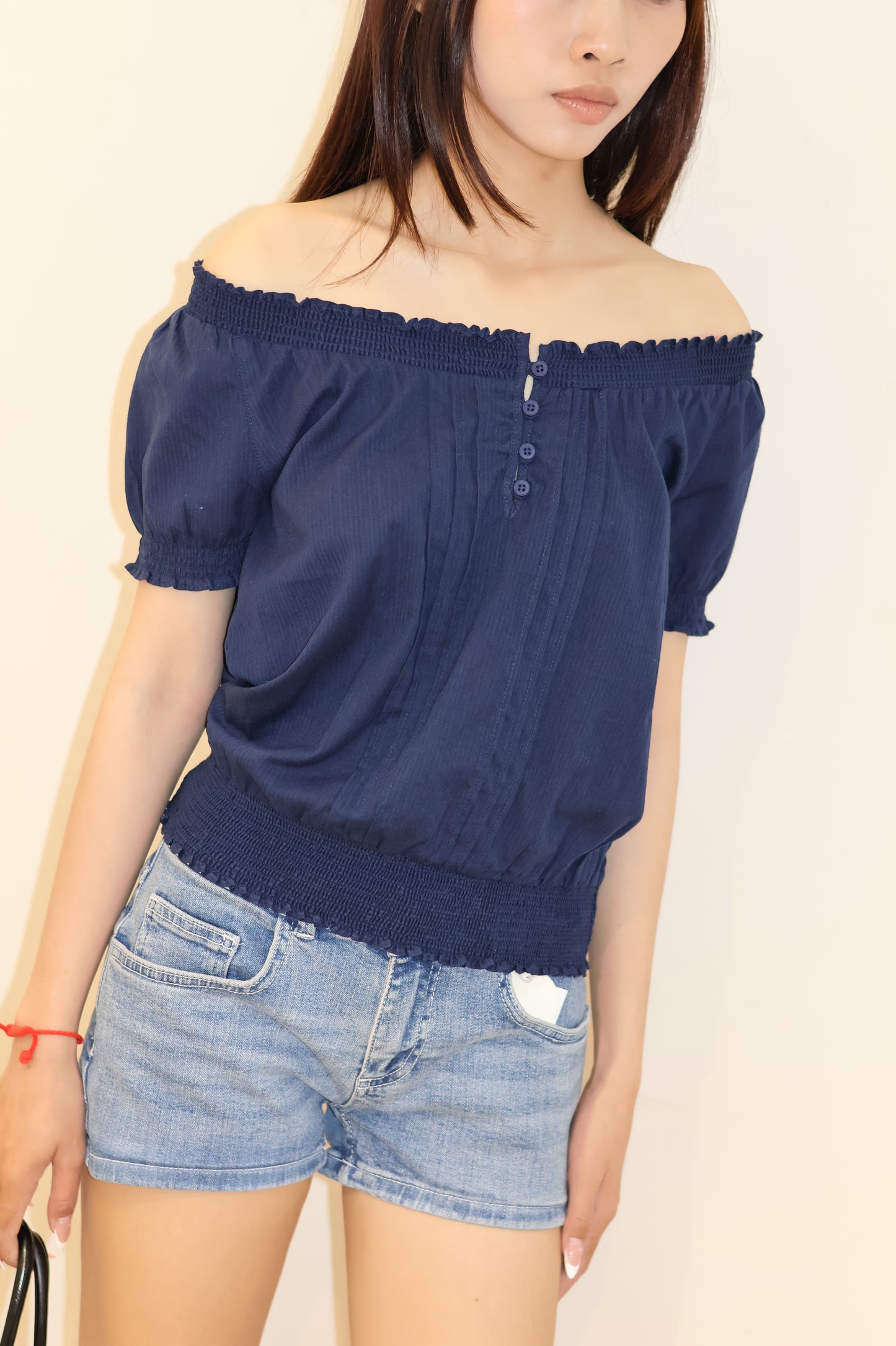 SUBDUED BOAT NECK SHIRT