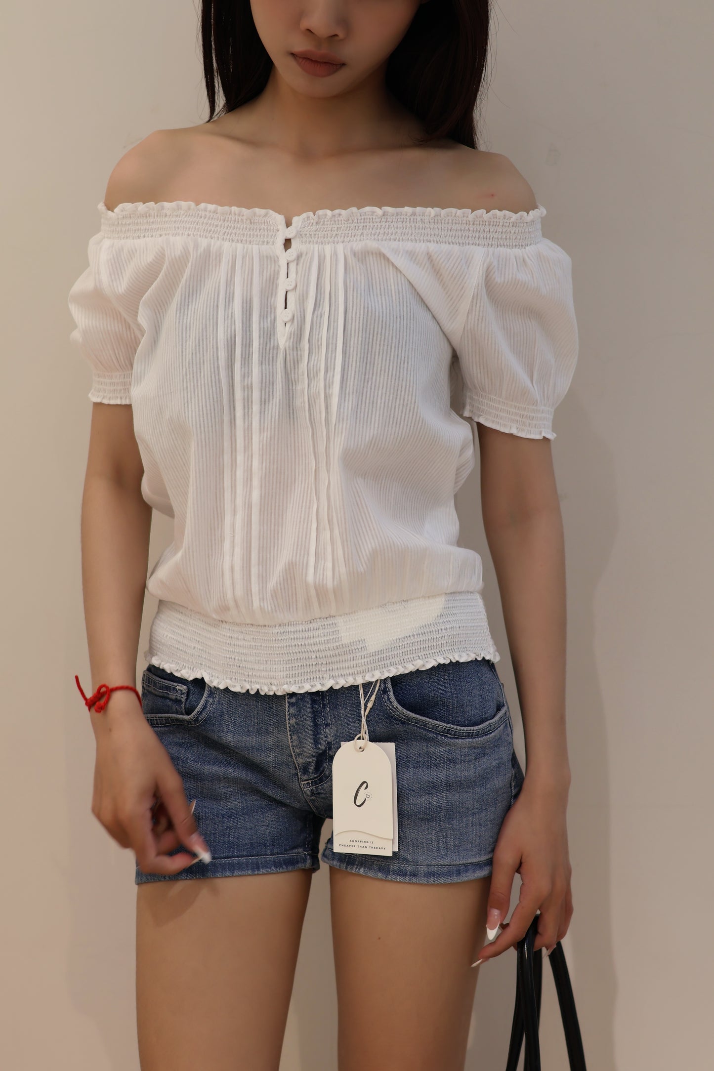 SUBDUED BOAT NECK SHIRT
