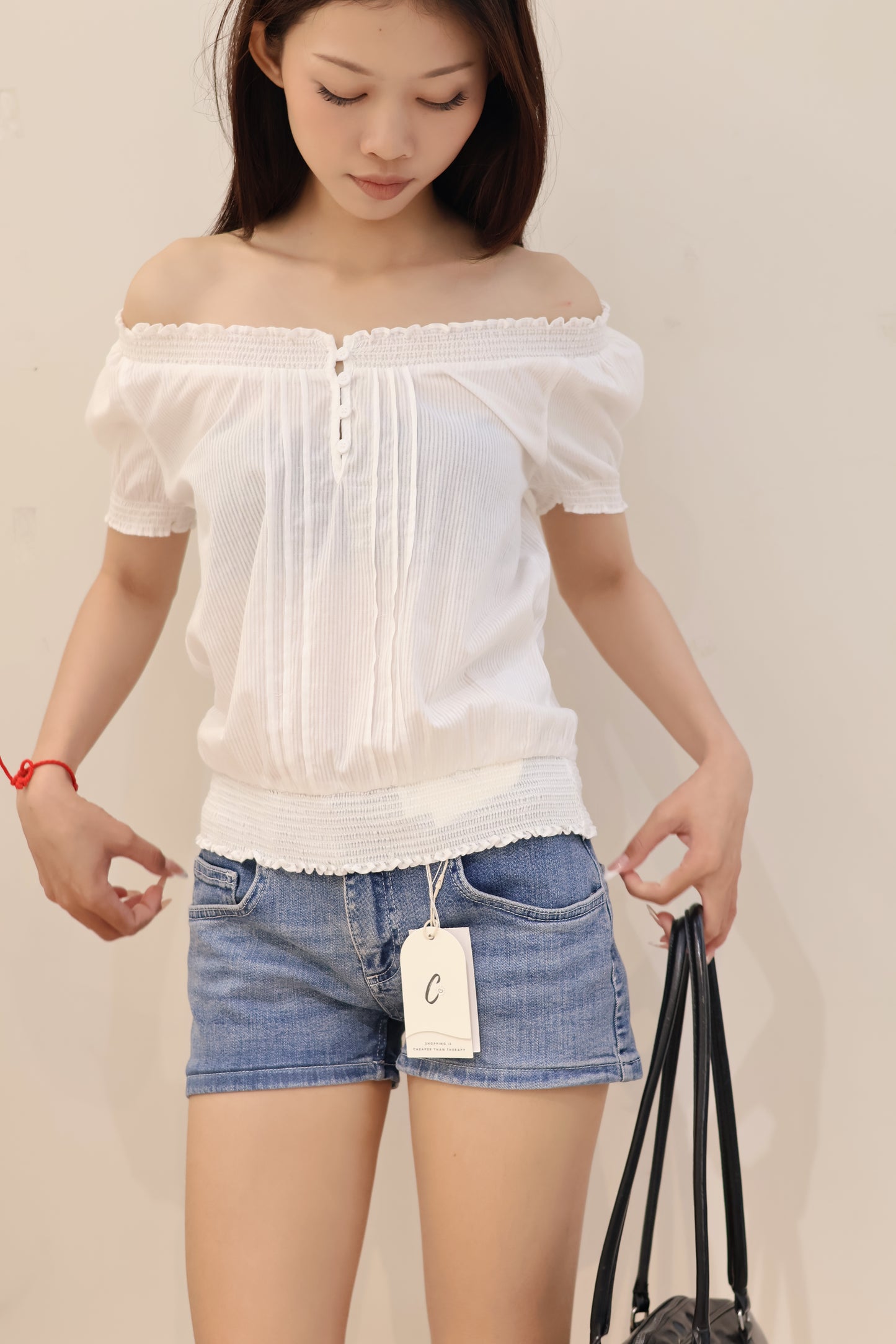 SUBDUED BOAT NECK SHIRT