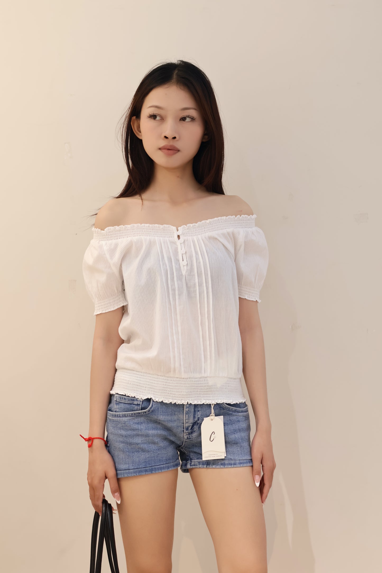 SUBDUED BOAT NECK SHIRT