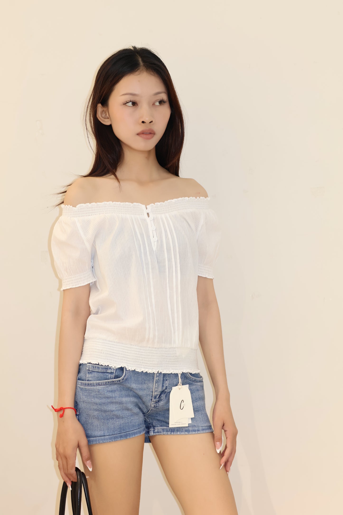 SUBDUED BOAT NECK SHIRT