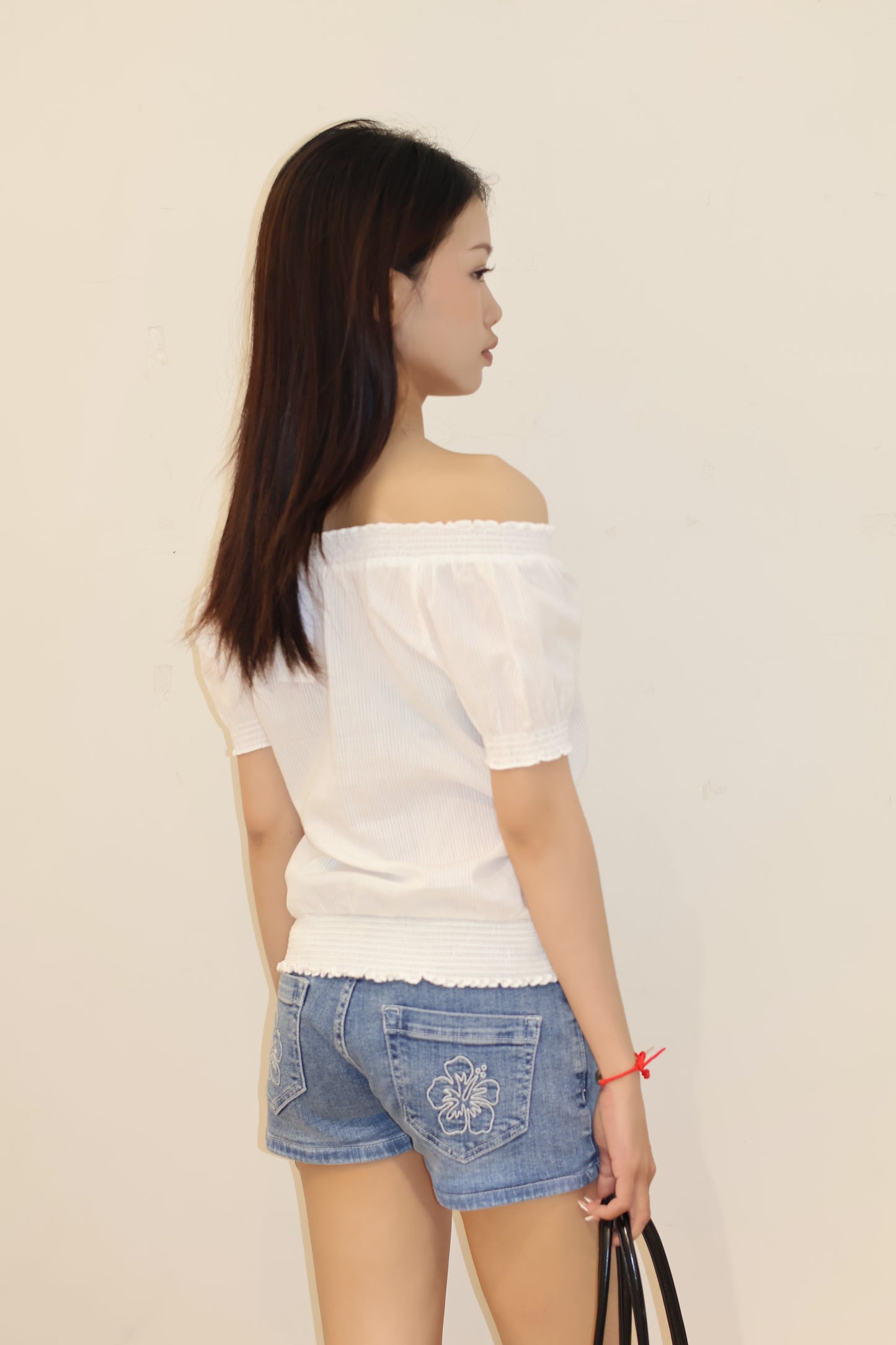 SUBDUED BOAT NECK SHIRT