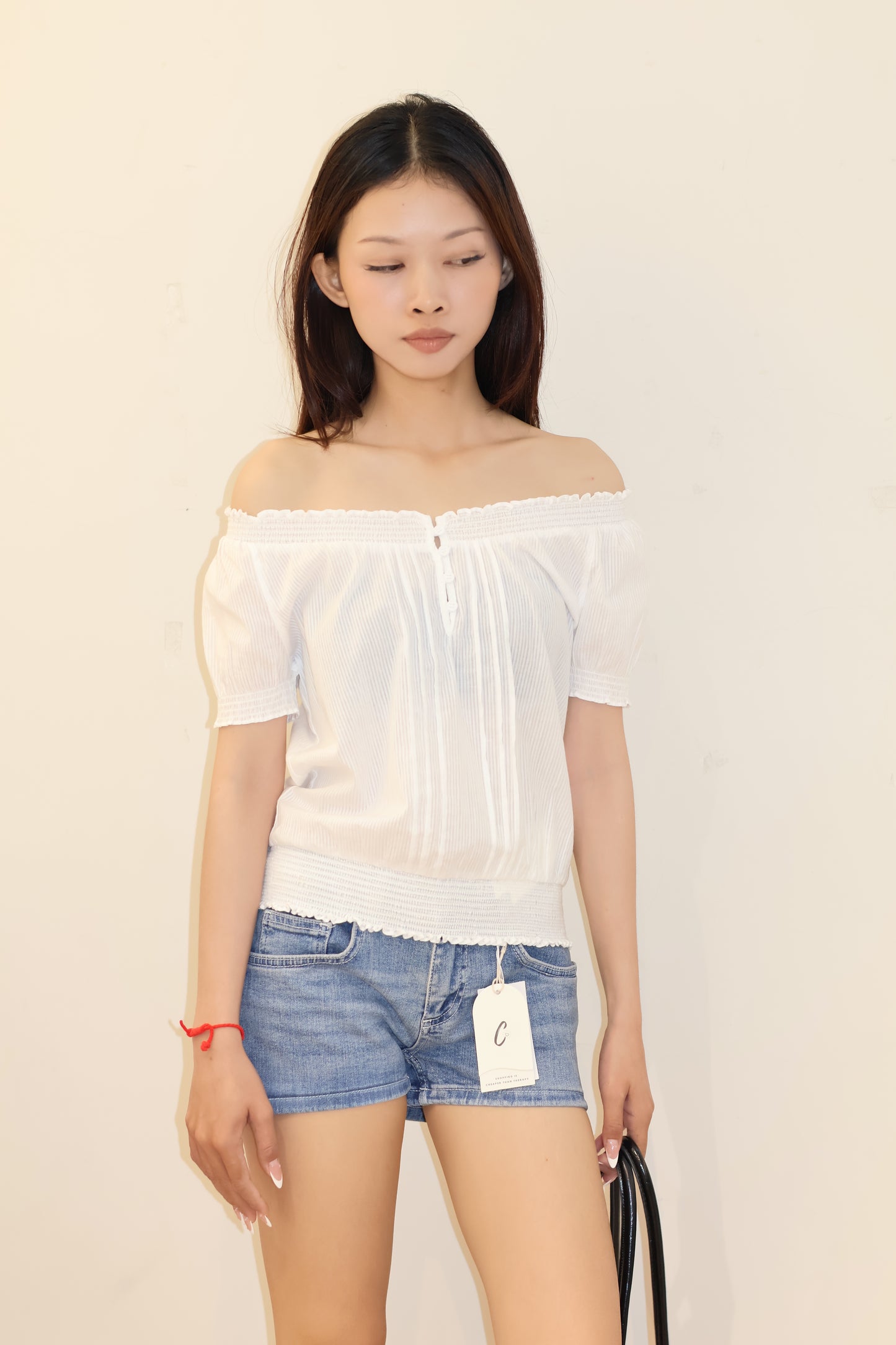 SUBDUED BOAT NECK SHIRT