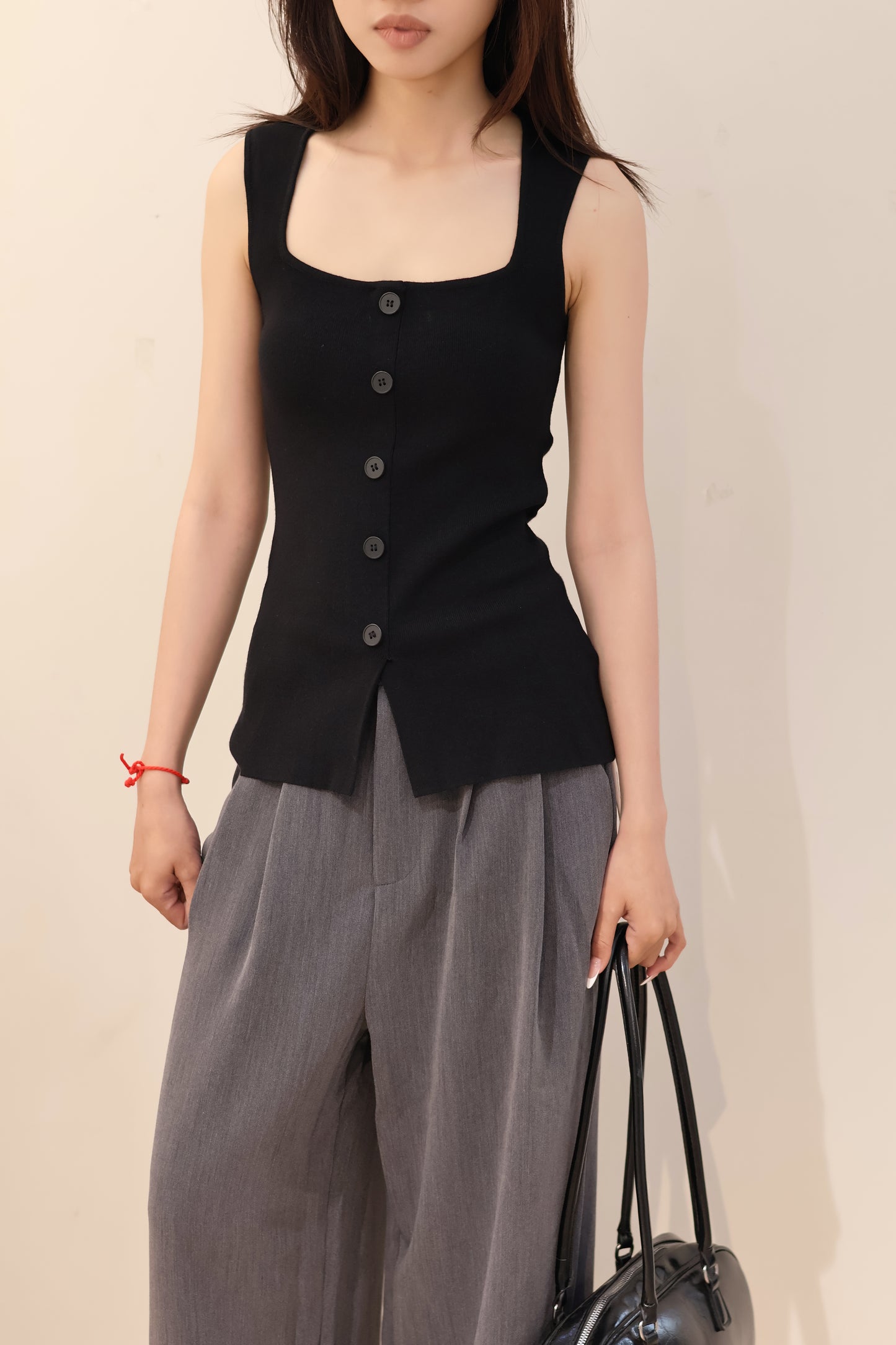 Square neck buttons tank top