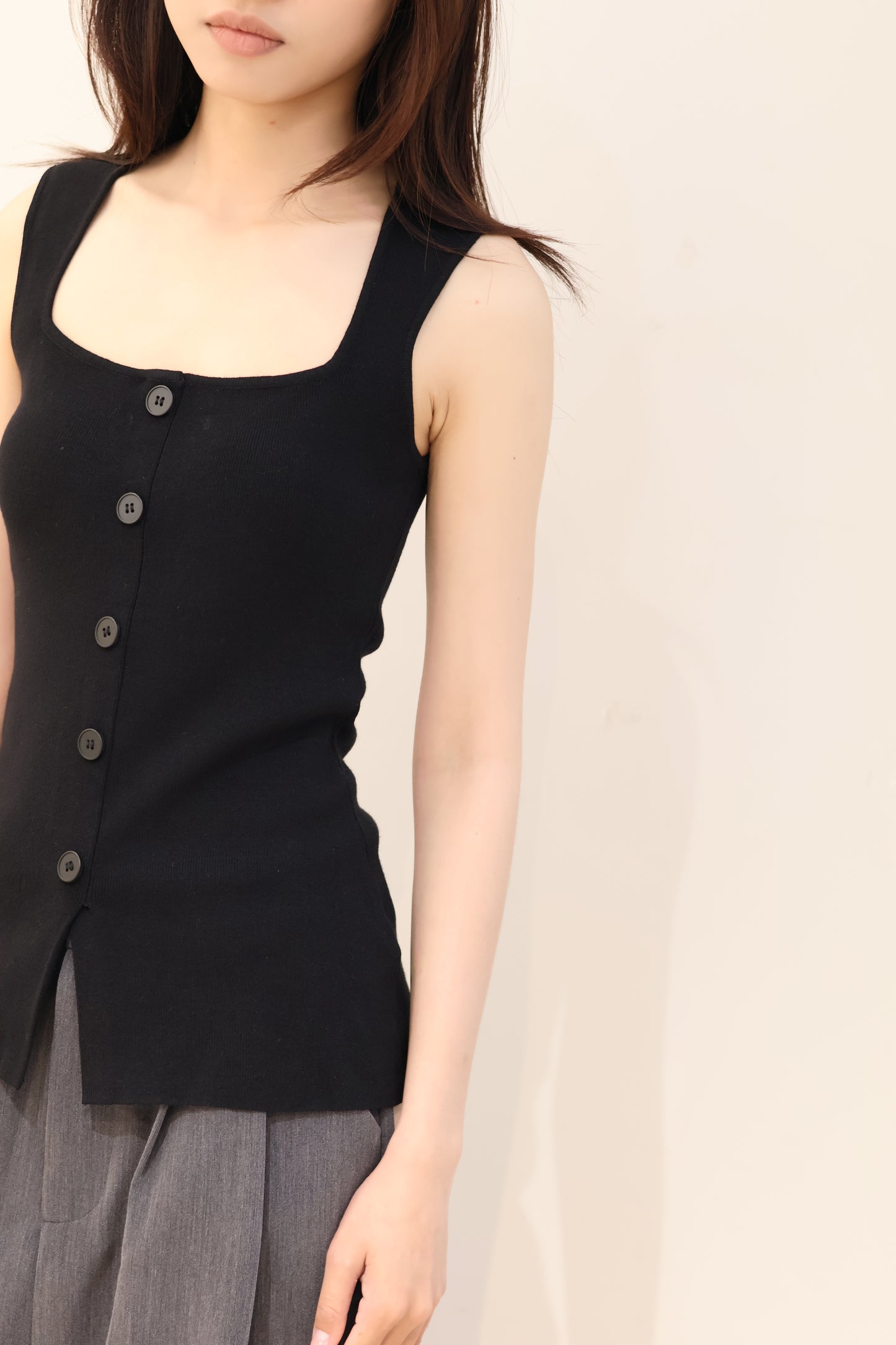 Square neck buttons tank top