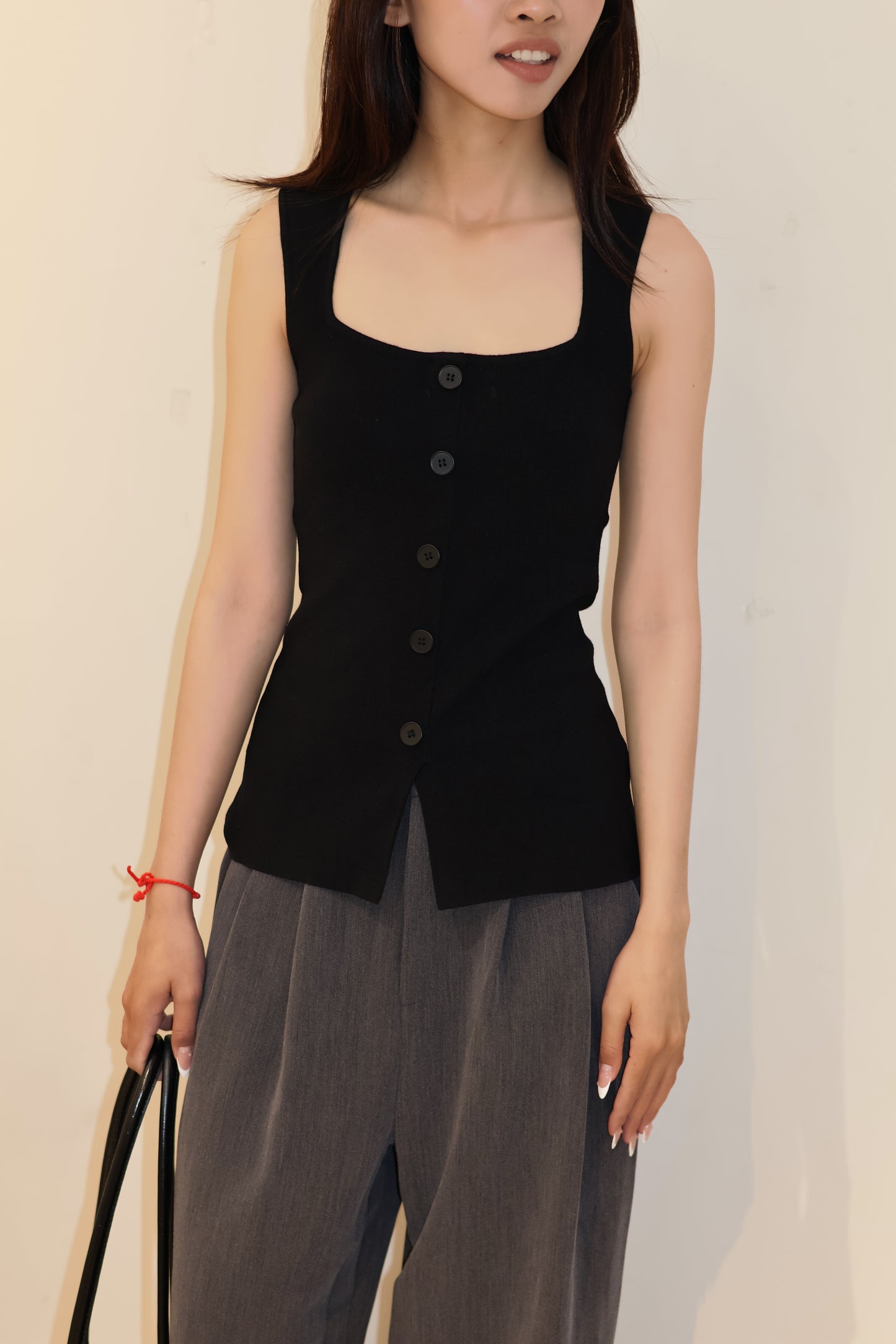 Square neck buttons tank top