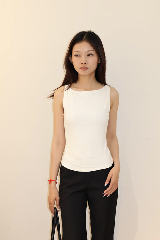 BOAT NECK SLEEVELESS TOP
