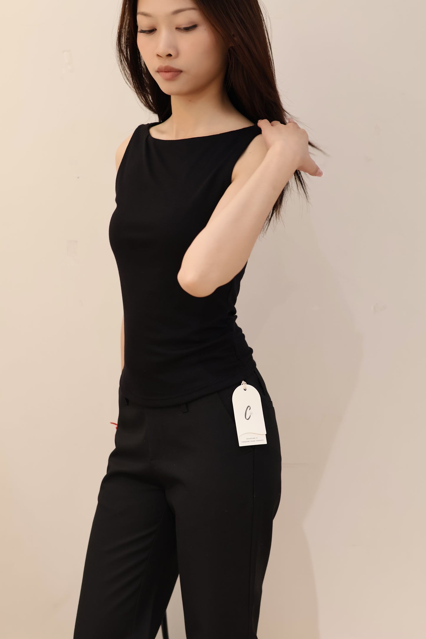 BOAT NECK SLEEVELESS TOP