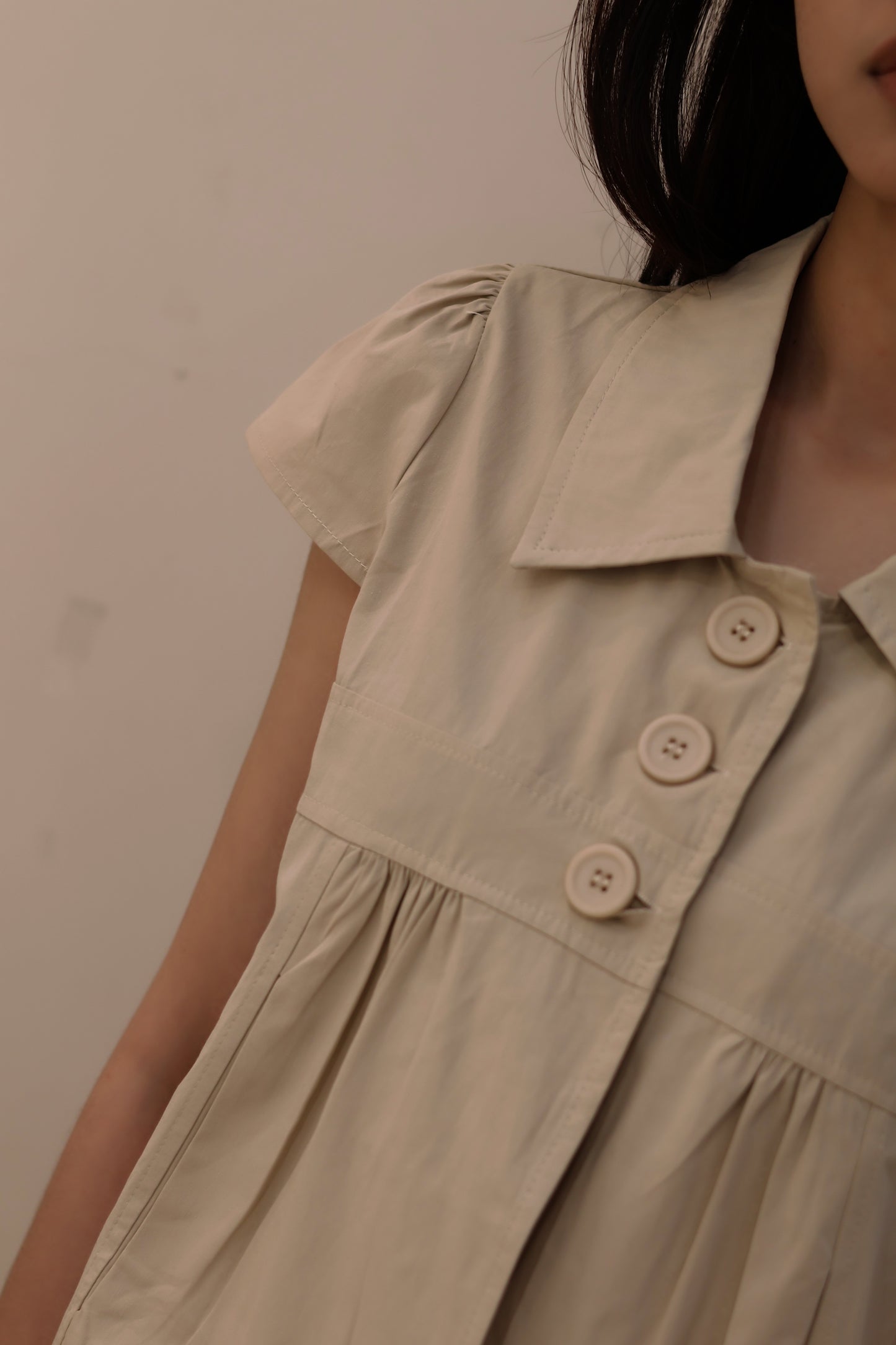 TWO BUTTONS SHORT SLEEVE BLOUSE
