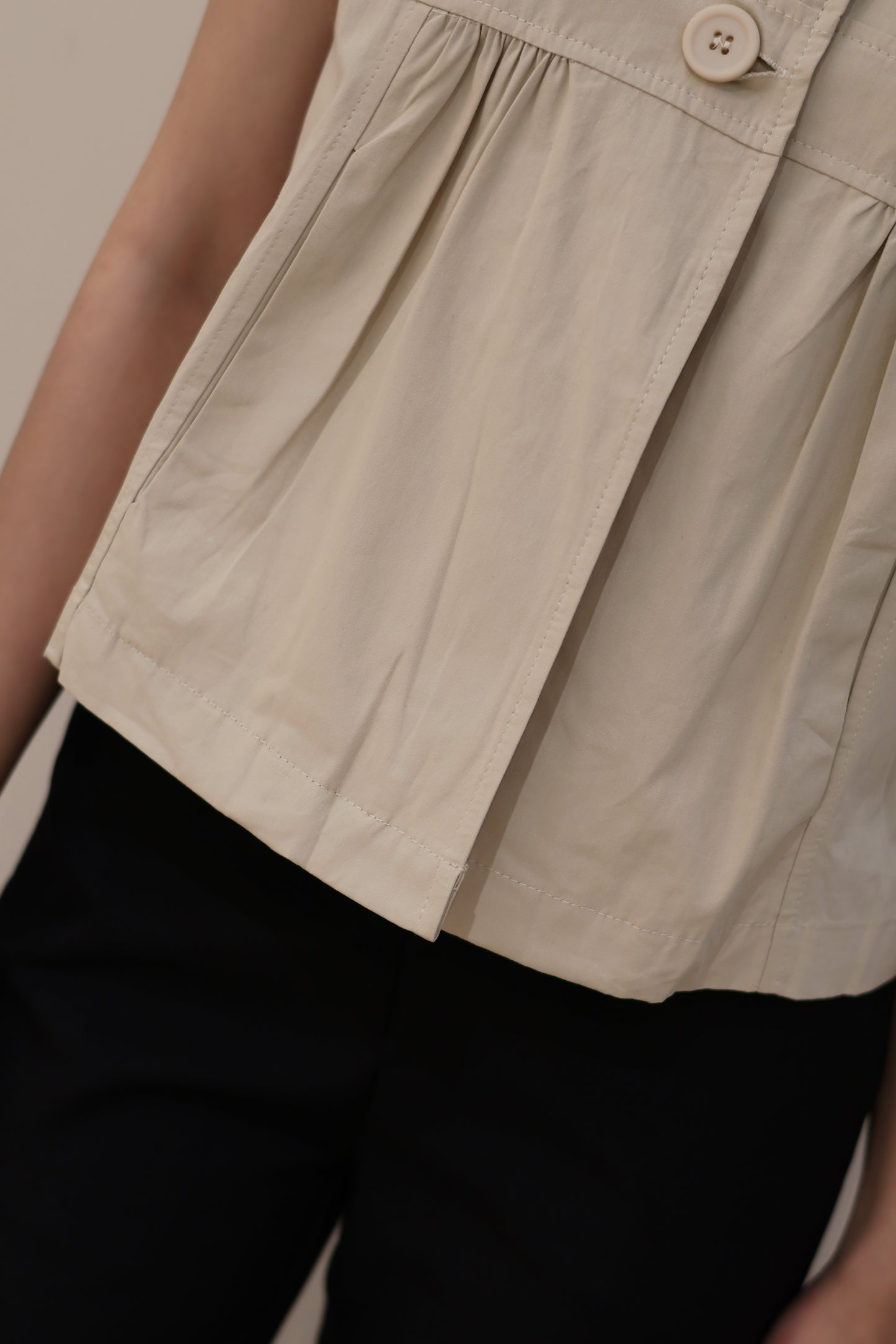 TWO BUTTONS SHORT SLEEVE BLOUSE