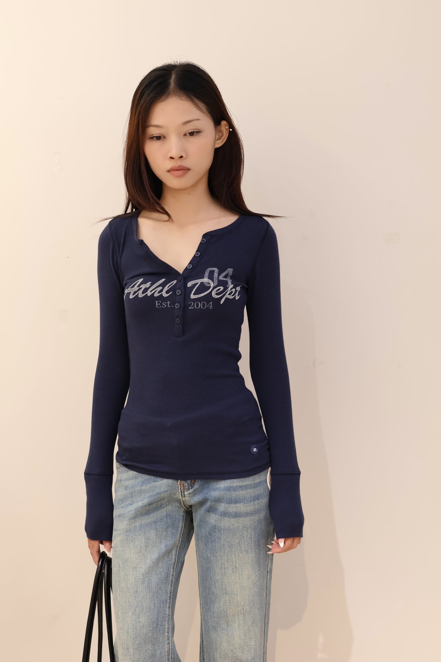 HOLLISTER NAVY LONG SLEEVE
