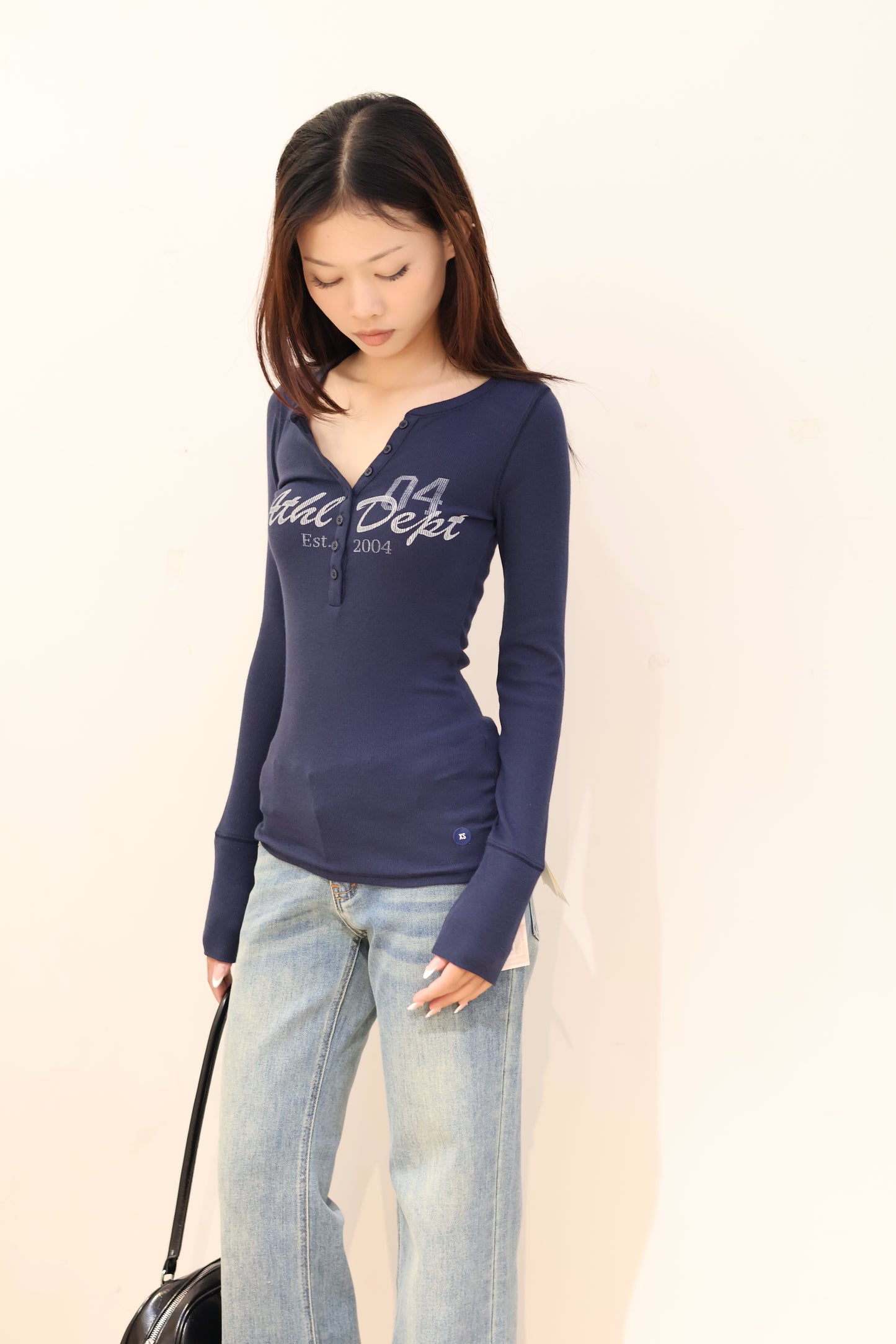 HOLLISTER NAVY LONG SLEEVE