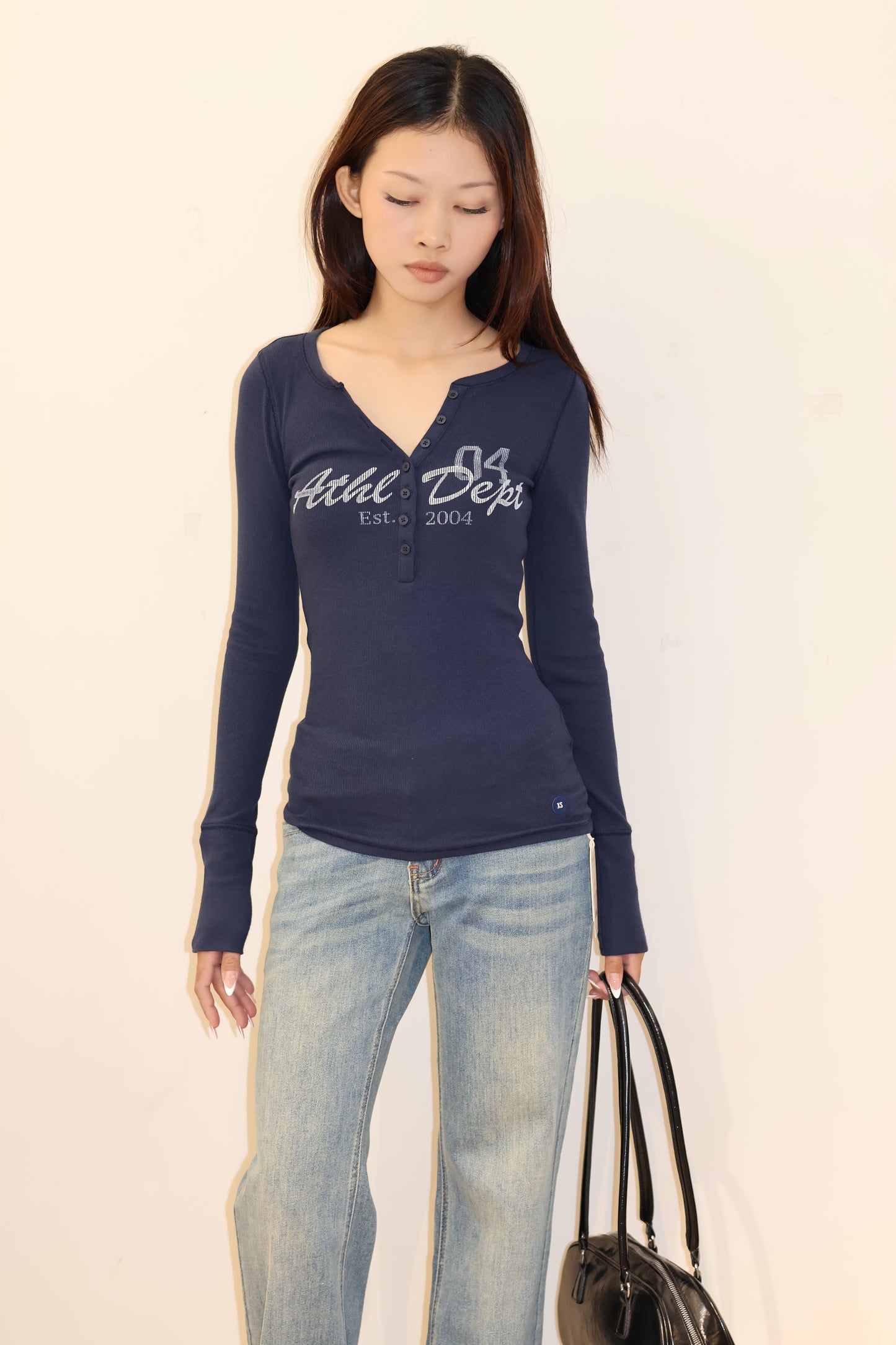 HOLLISTER NAVY LONG SLEEVE