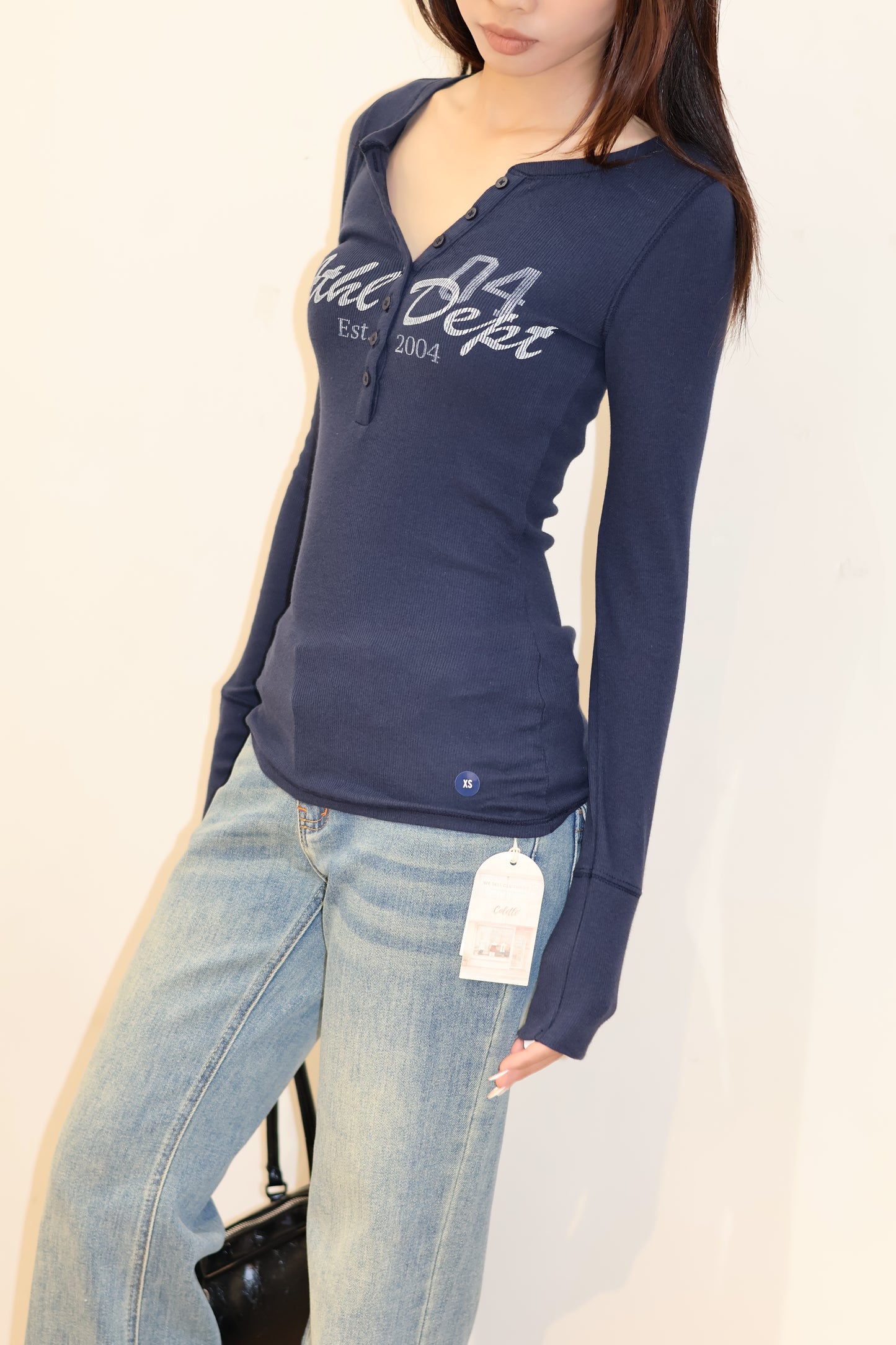HOLLISTER NAVY LONG SLEEVE
