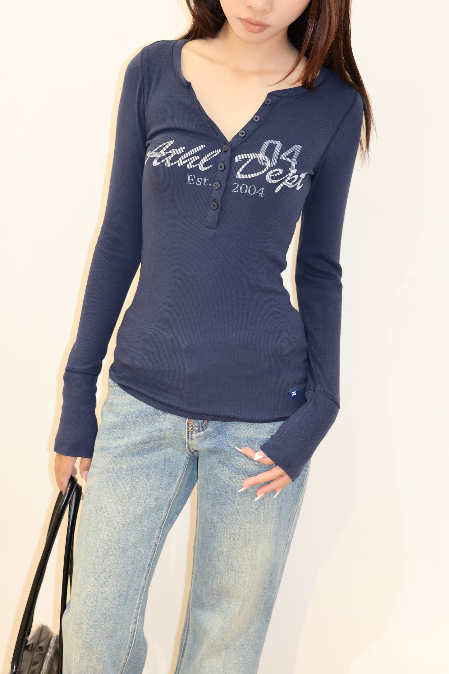 HOLLISTER NAVY LONG SLEEVE