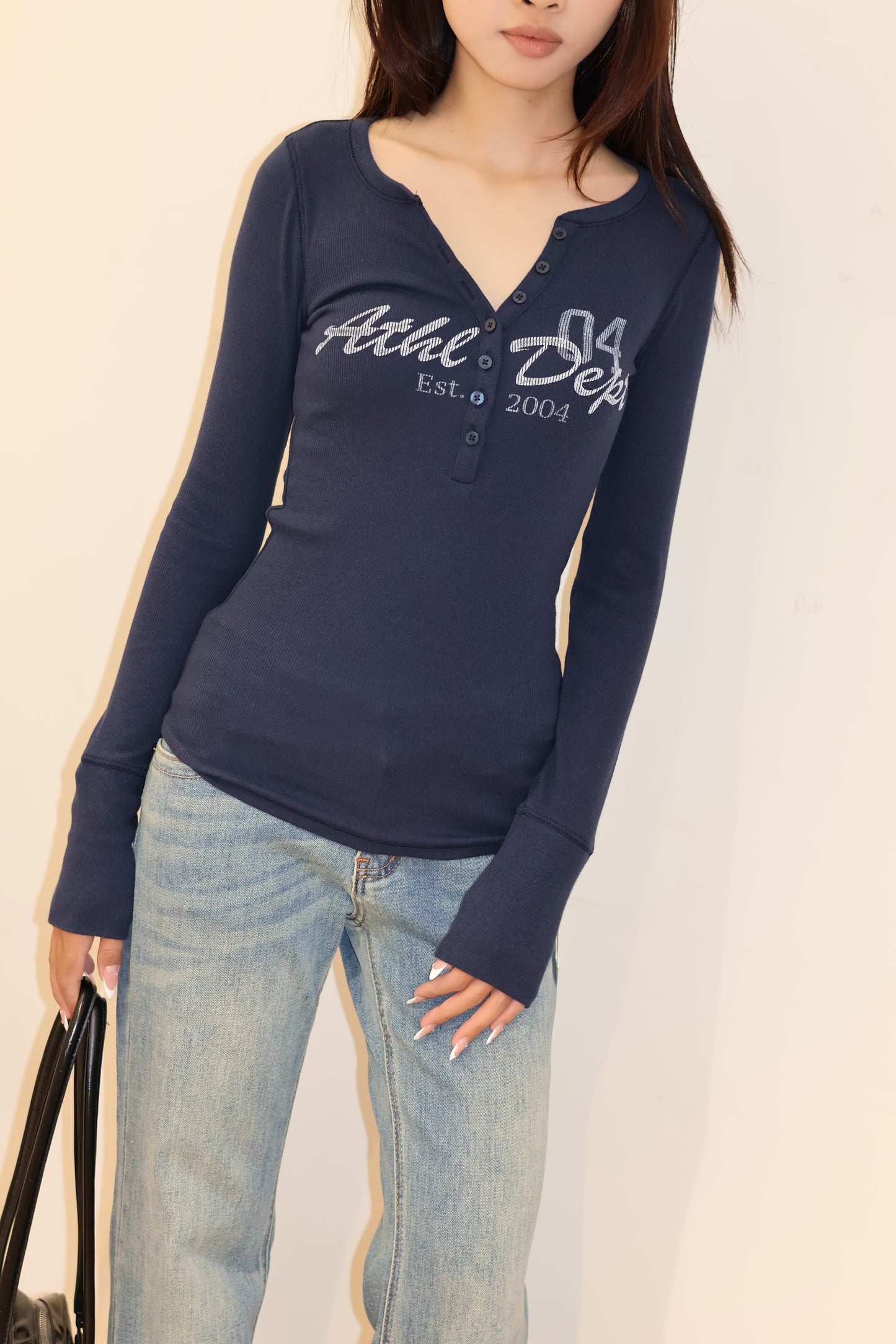 HOLLISTER NAVY LONG SLEEVE