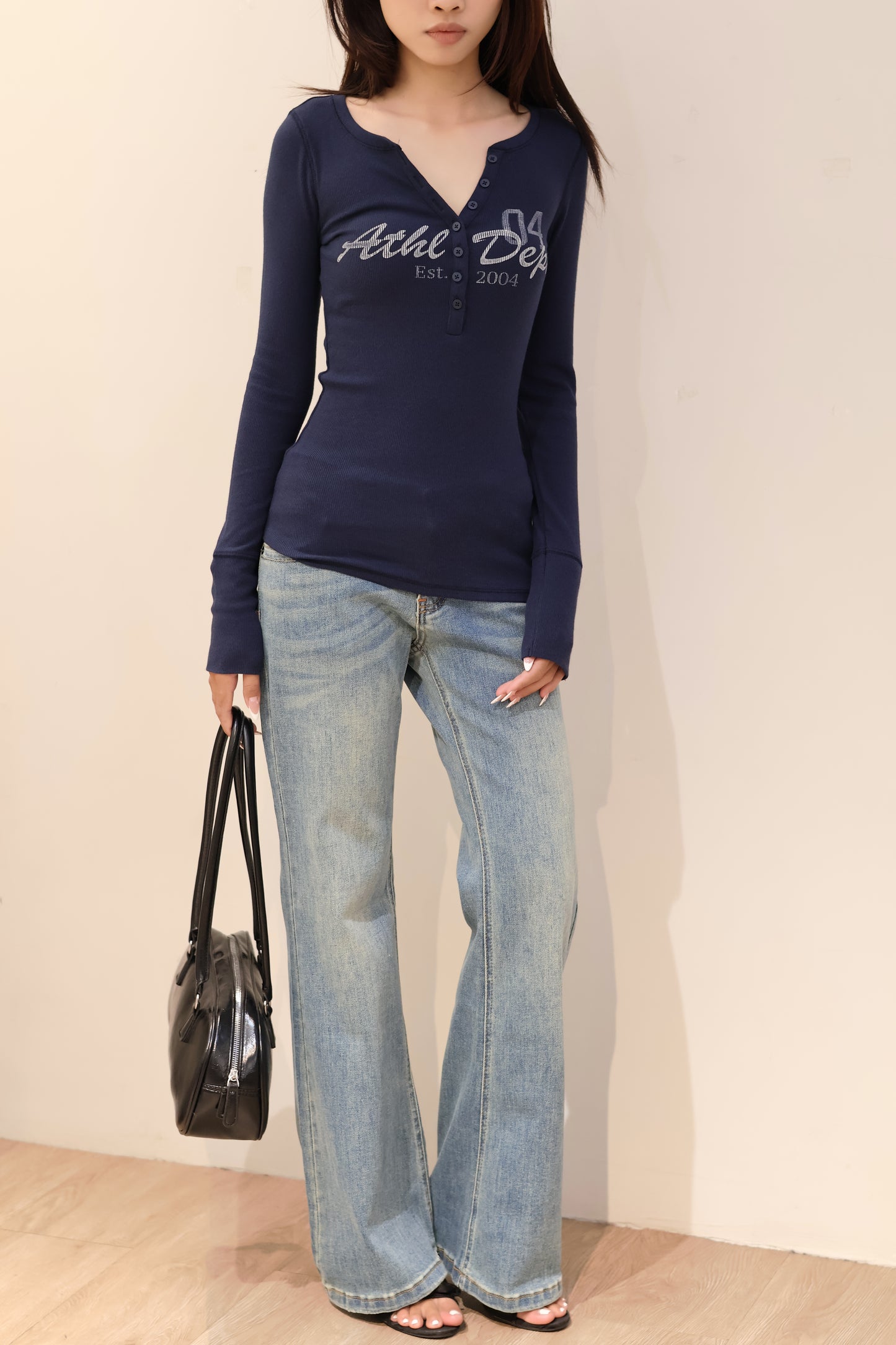 HOLLISTER NAVY LONG SLEEVE