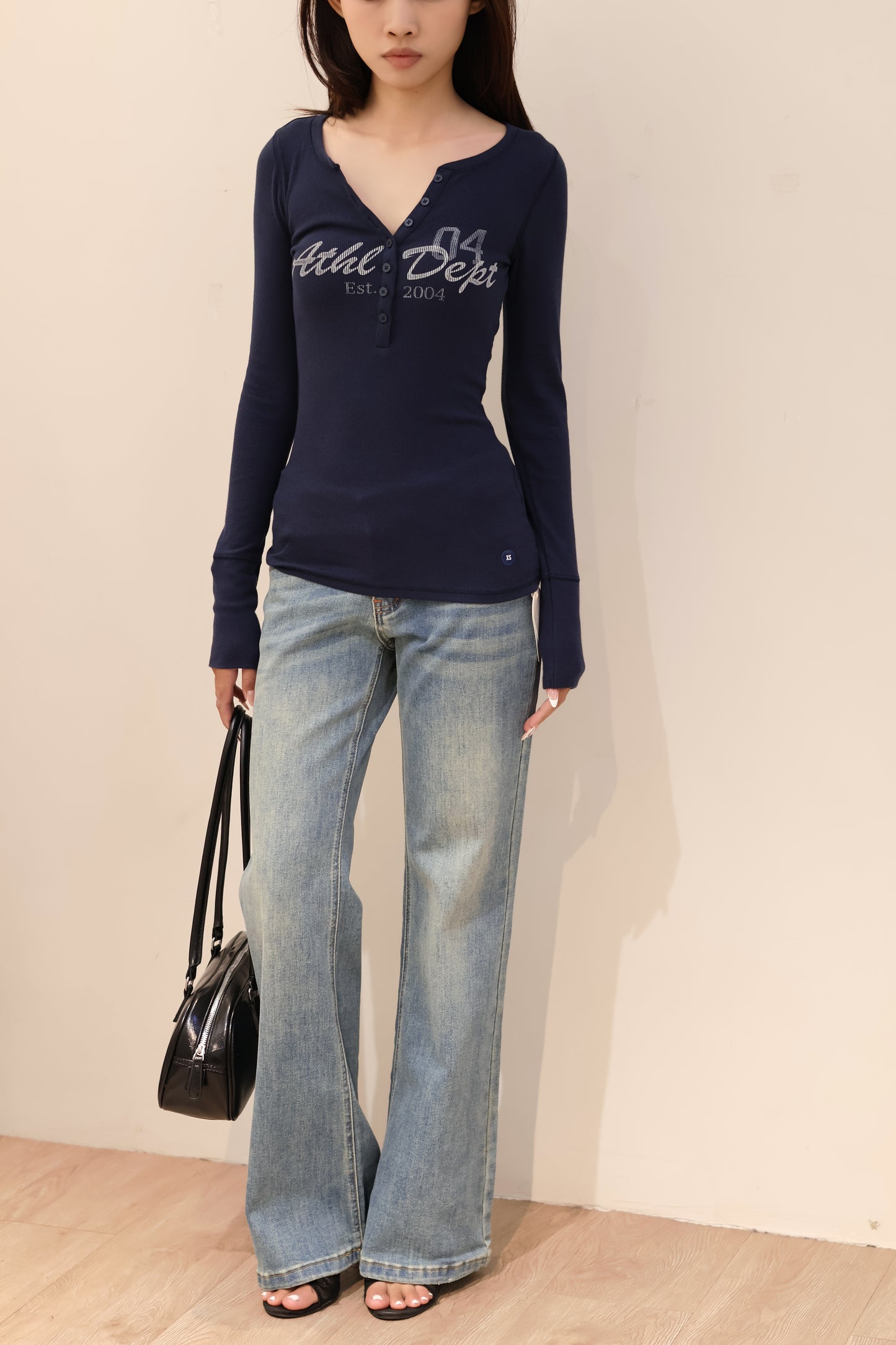 HOLLISTER NAVY LONG SLEEVE