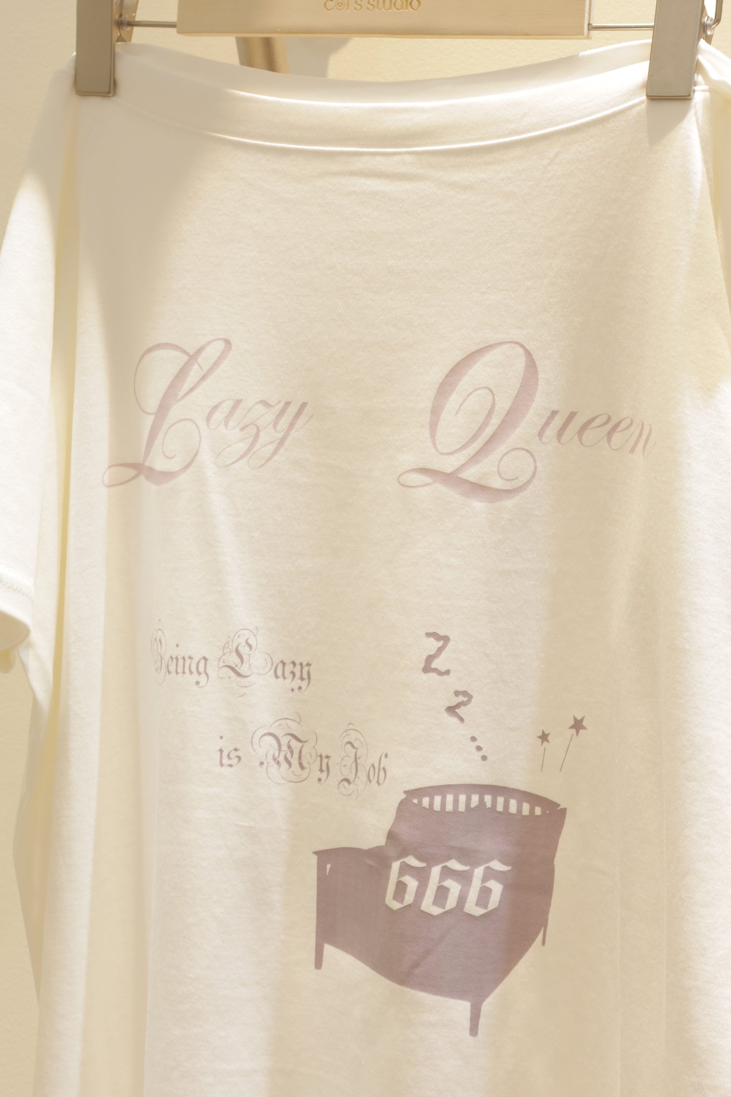 Lazy queen Half shoulder tee