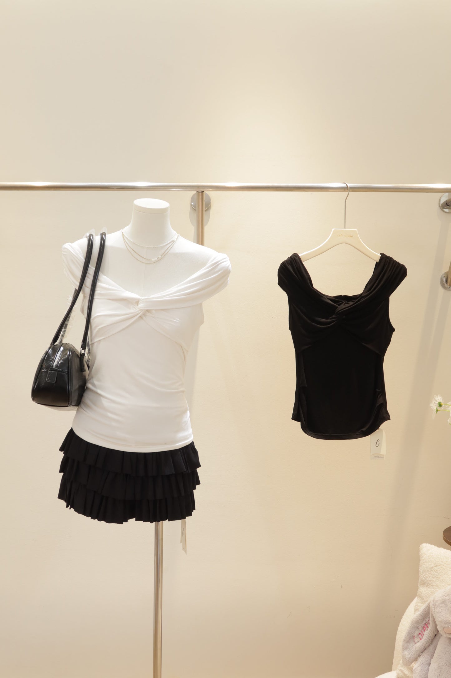 J26 off shoulder