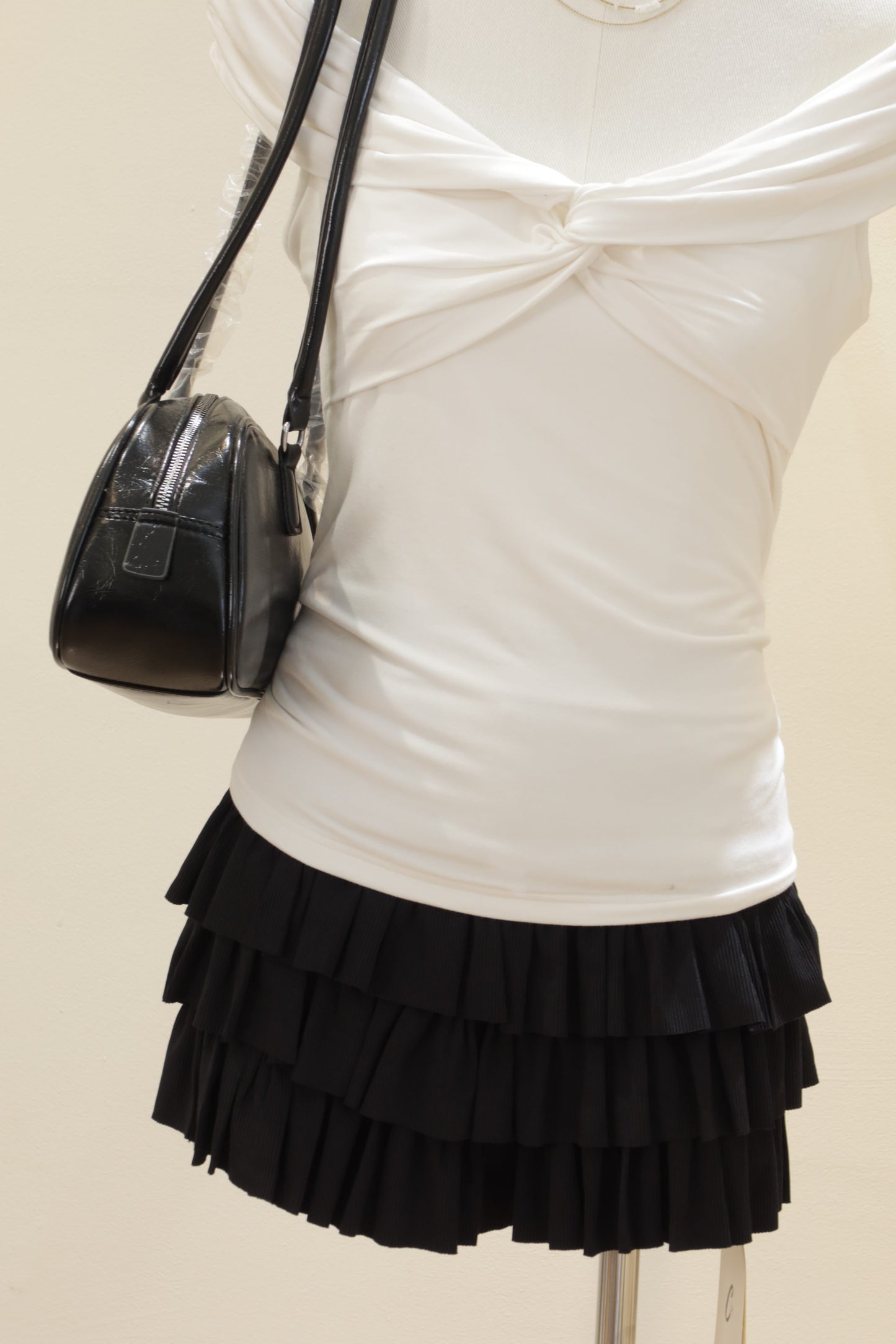 J26 off shoulder