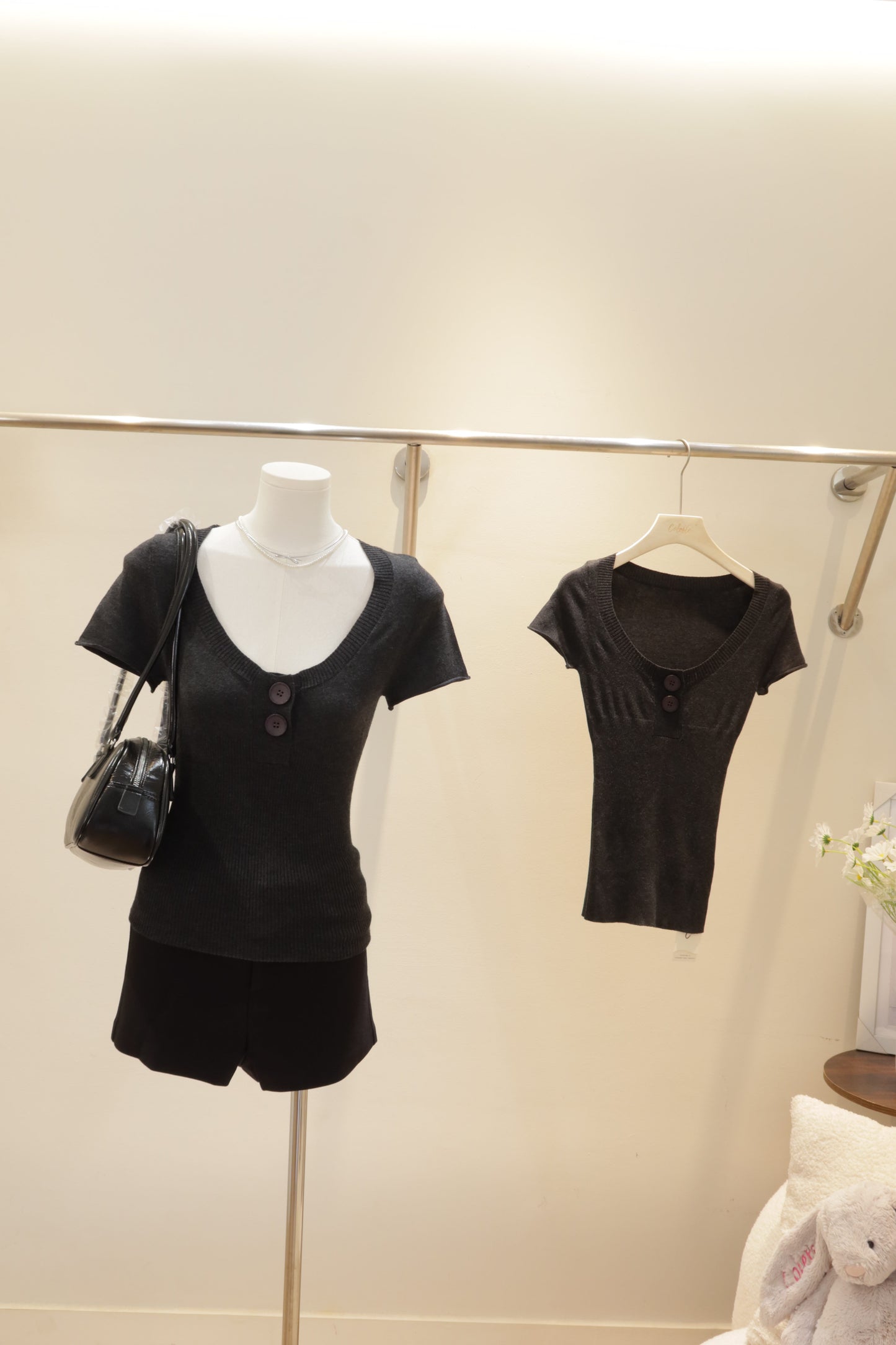Knitted 2 buttoned SS top