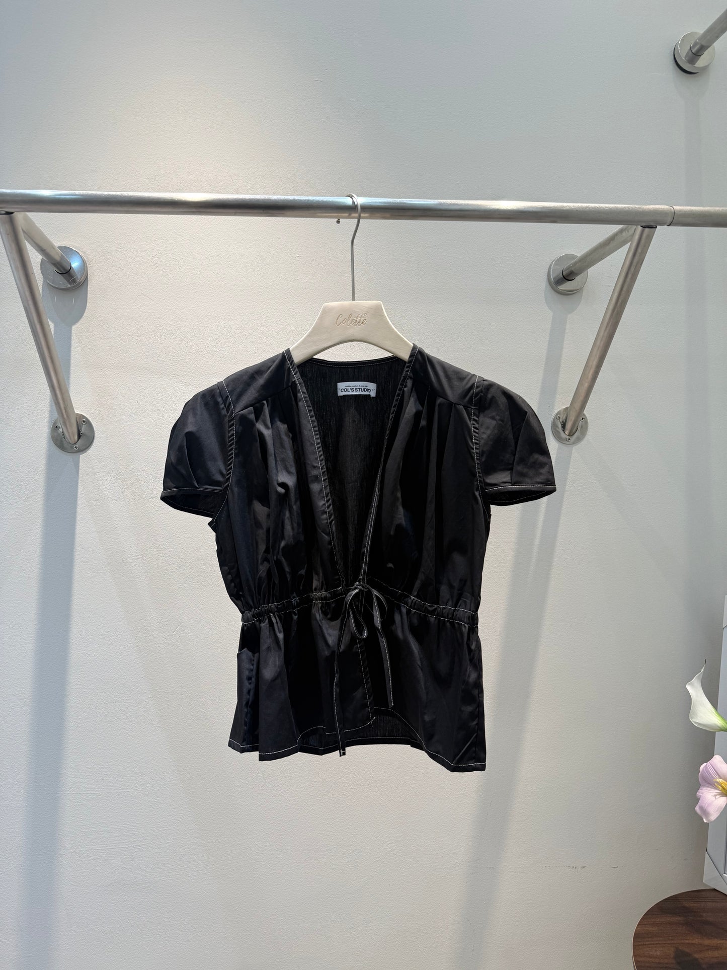 Short sleeve black top