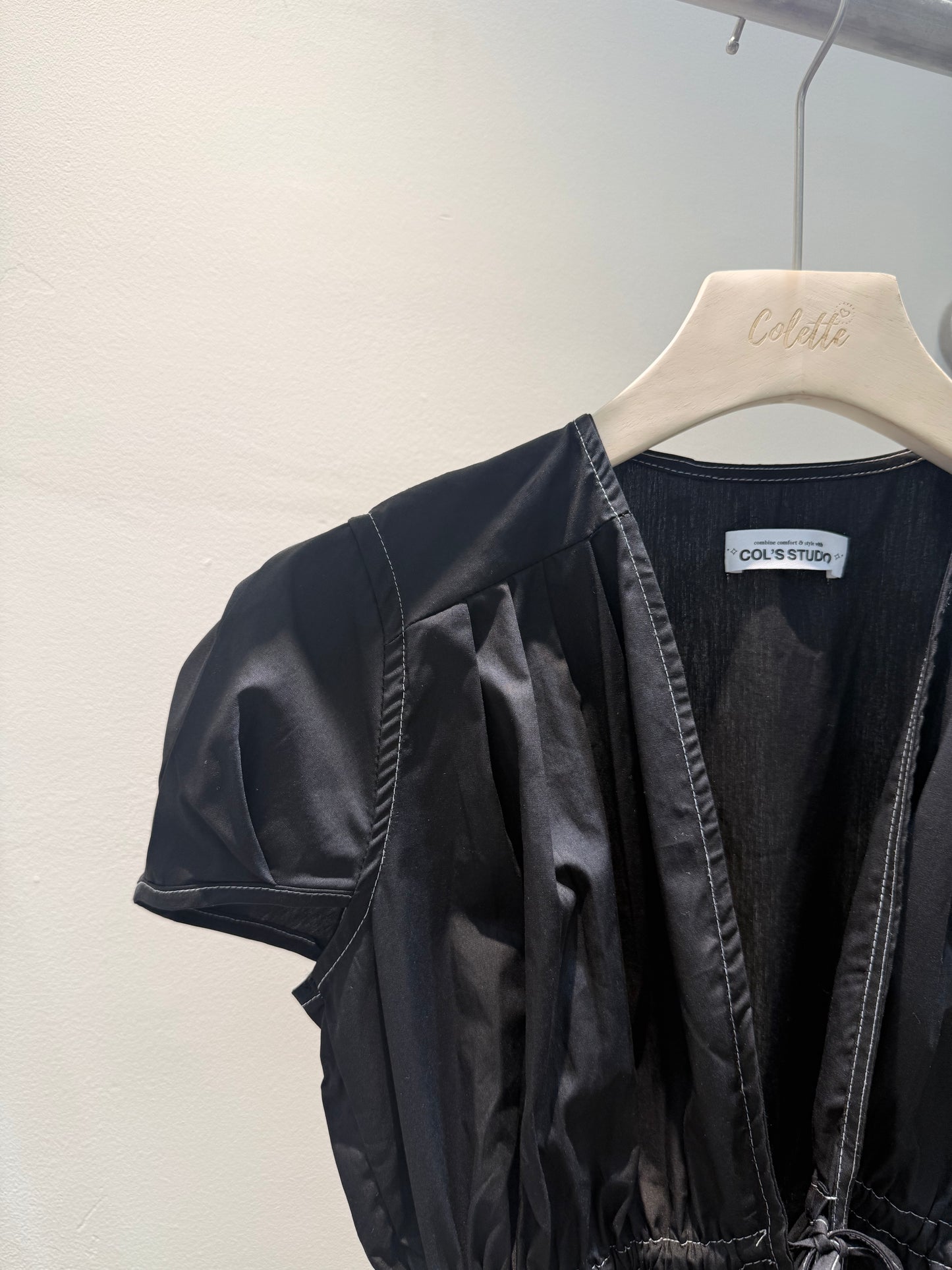 Short sleeve black top