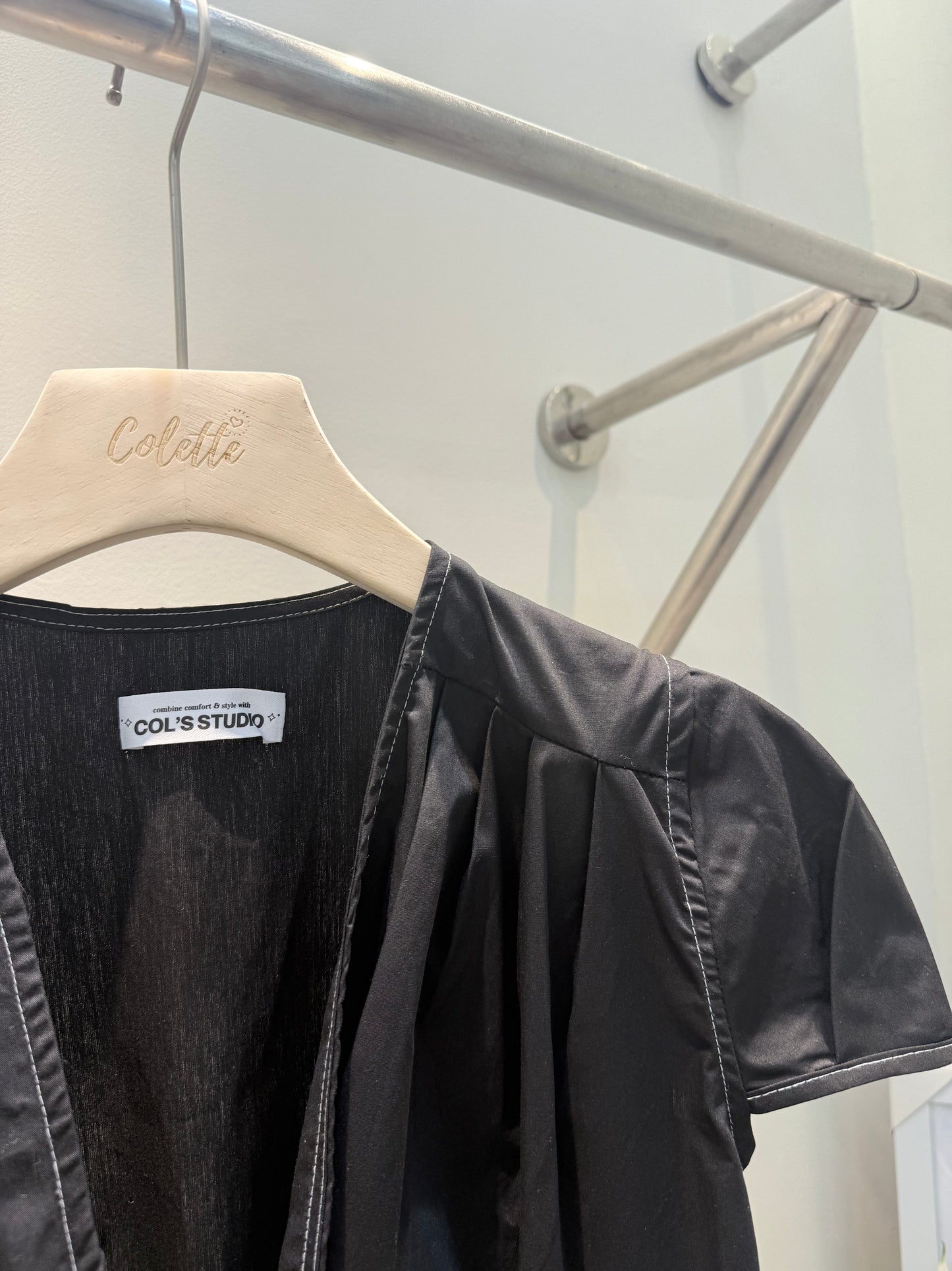 Short sleeve black top