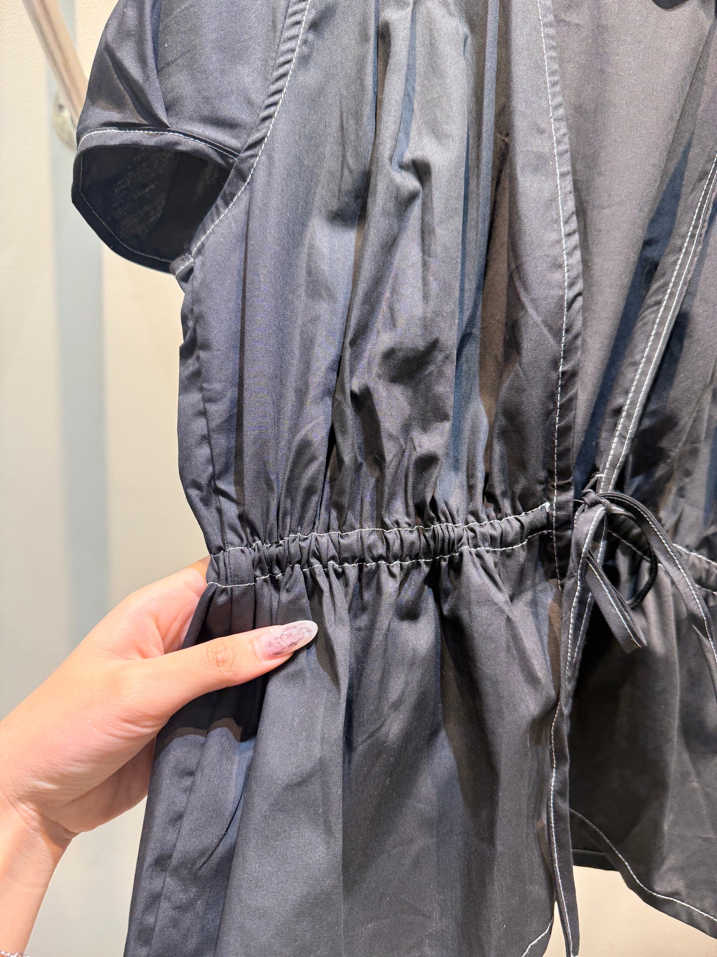 Short sleeve black top