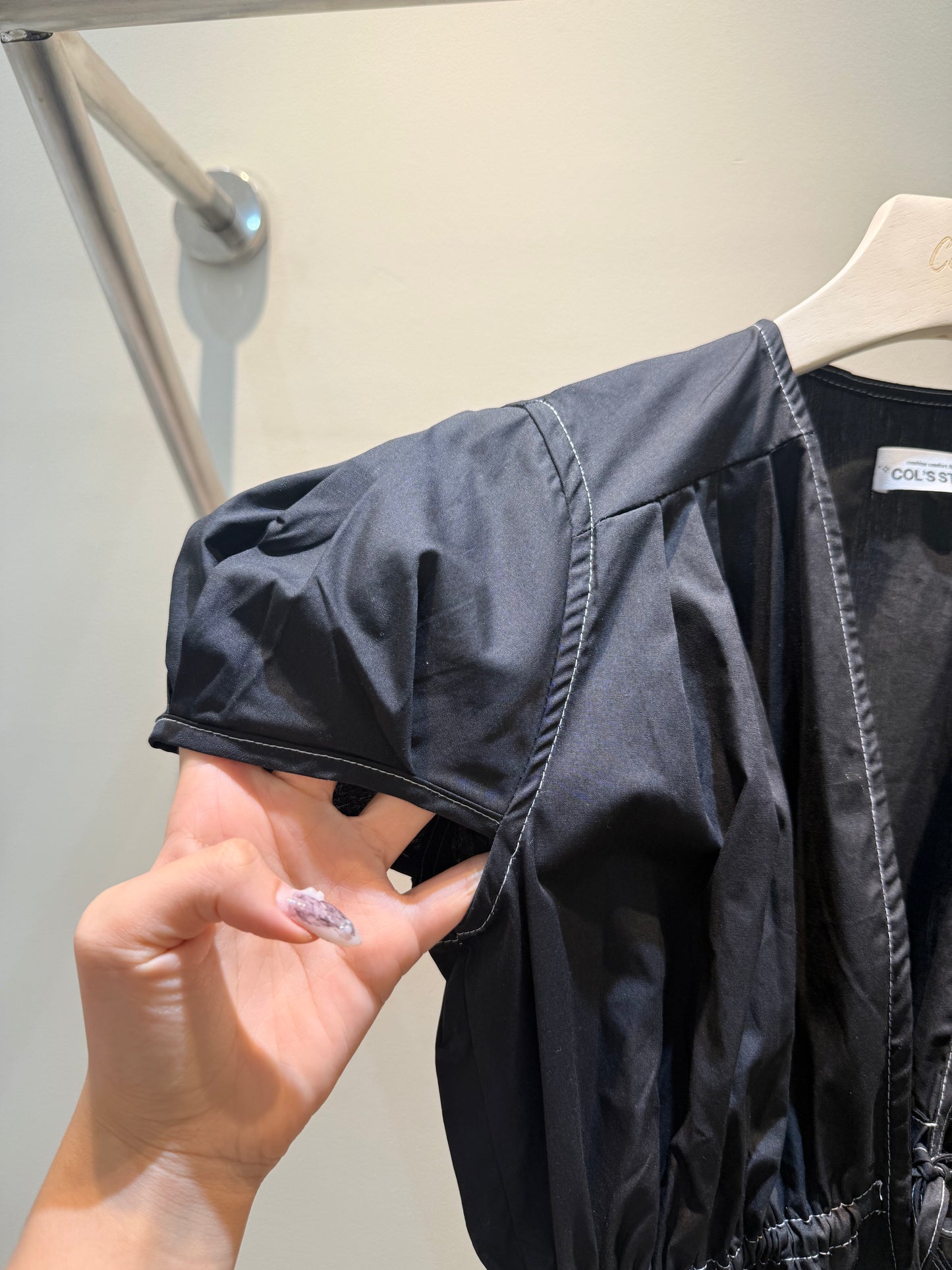 Short sleeve black top