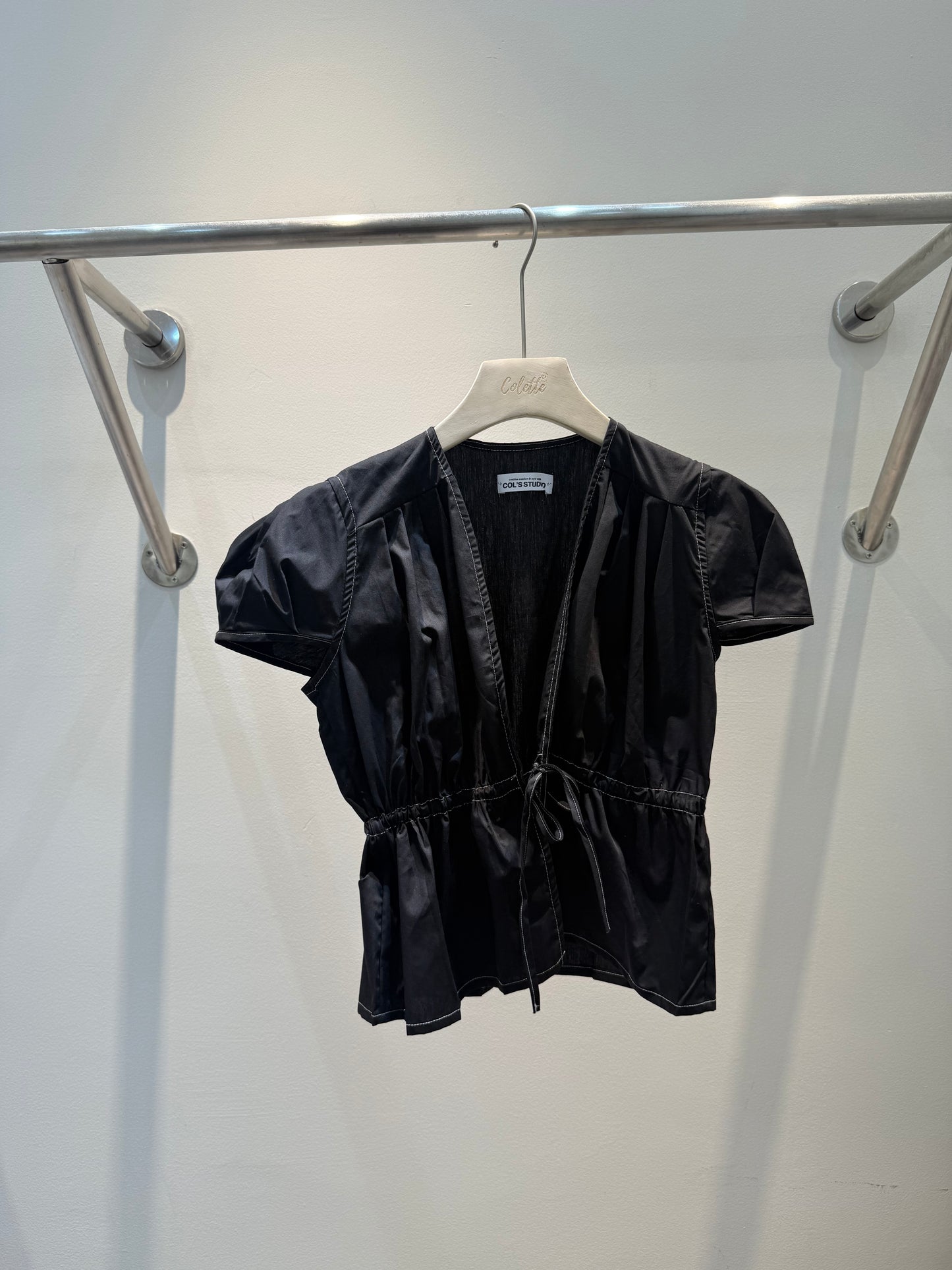 Short sleeve black top