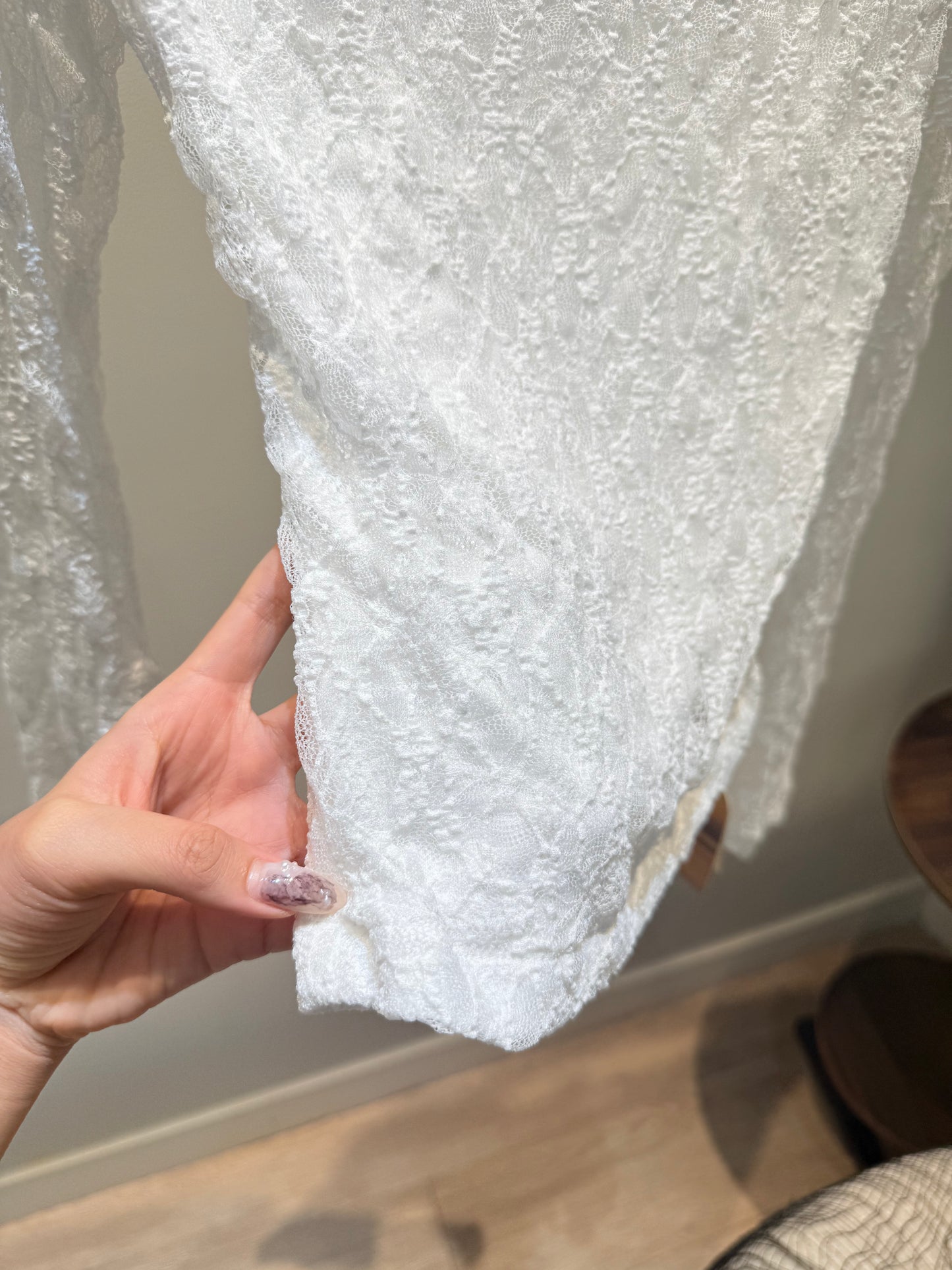 white lace backless long sleeve