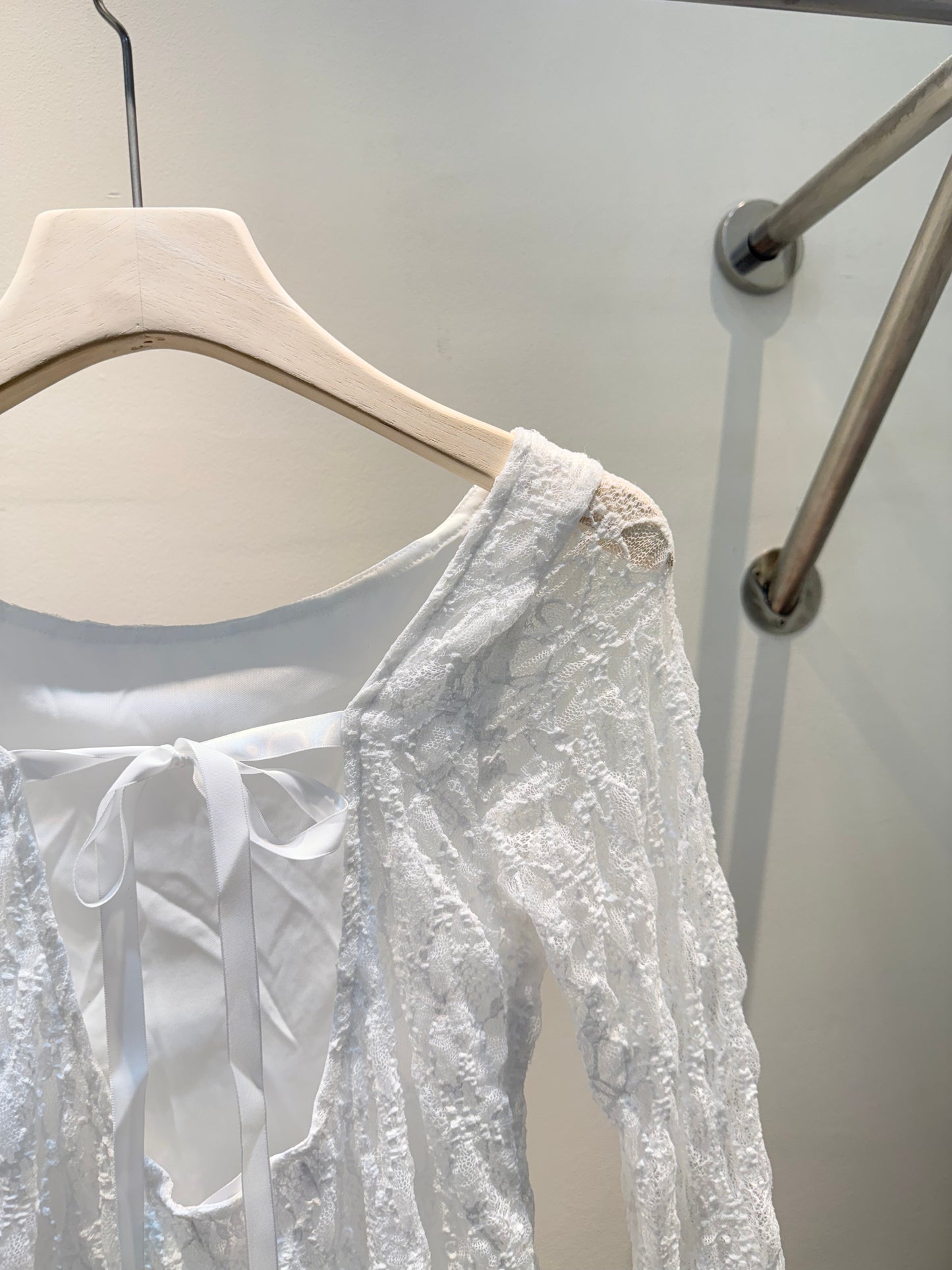 white lace backless long sleeve