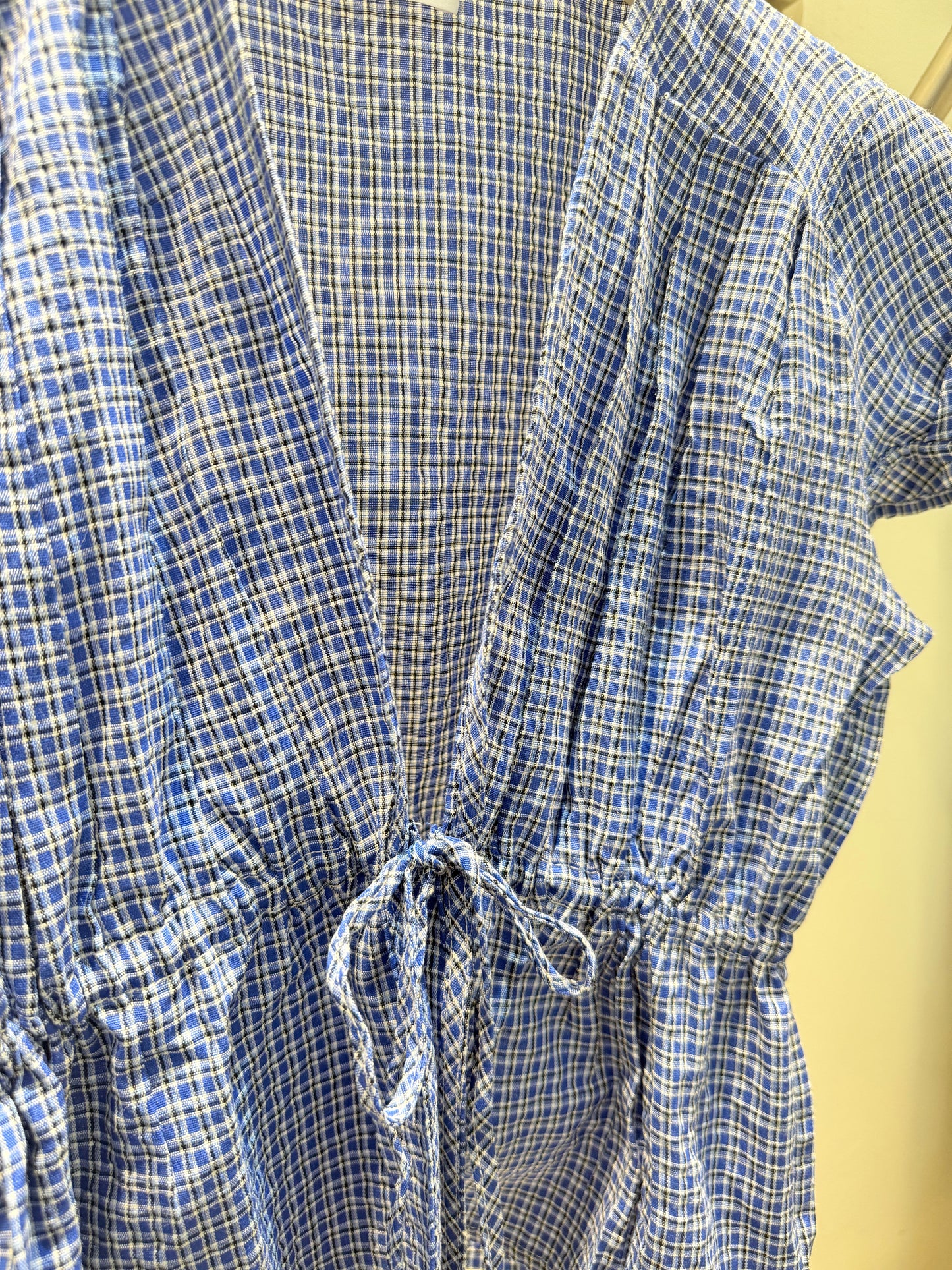 Short sleeve blue plaid top