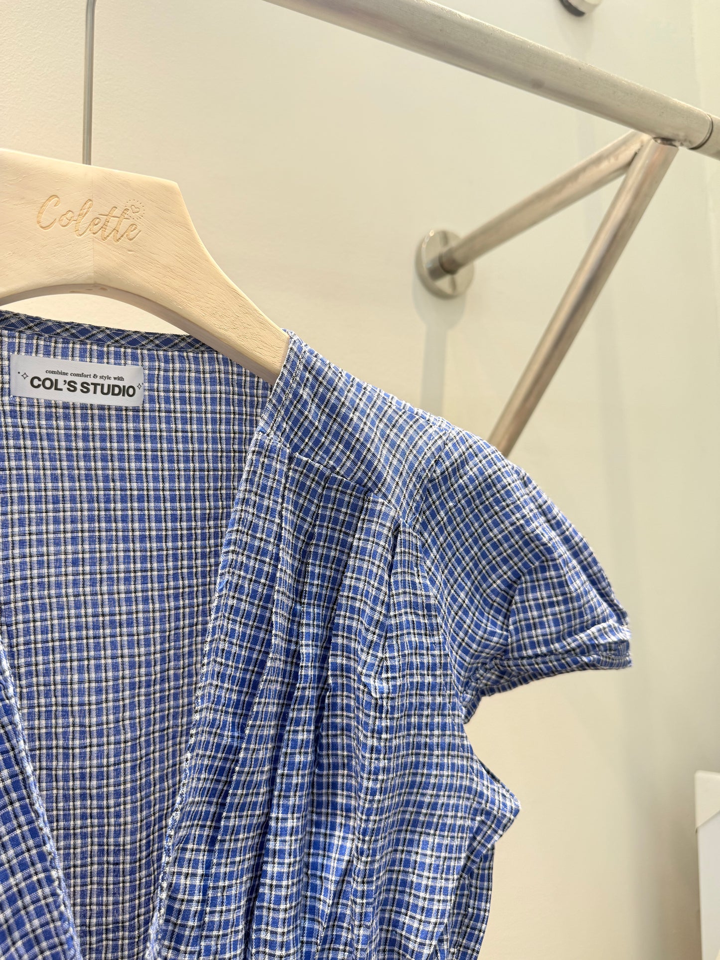 Short sleeve blue plaid top