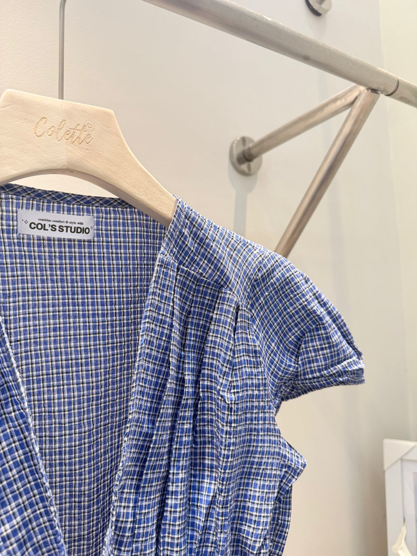 Short sleeve blue plaid top