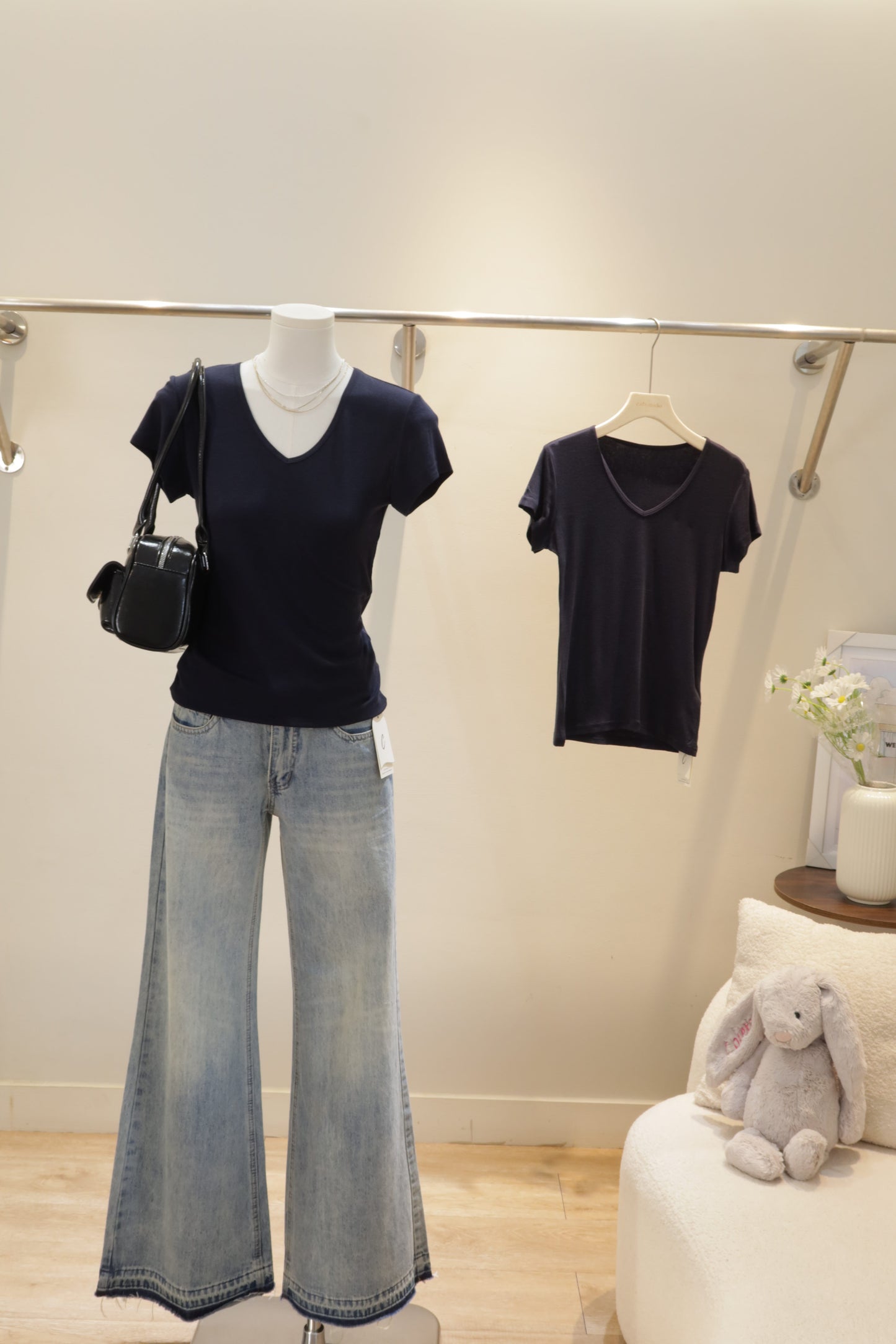 Navy basic v neck top