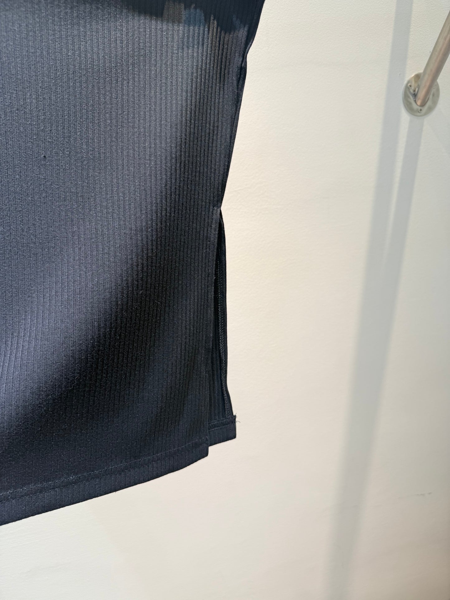 Black side cut tube top