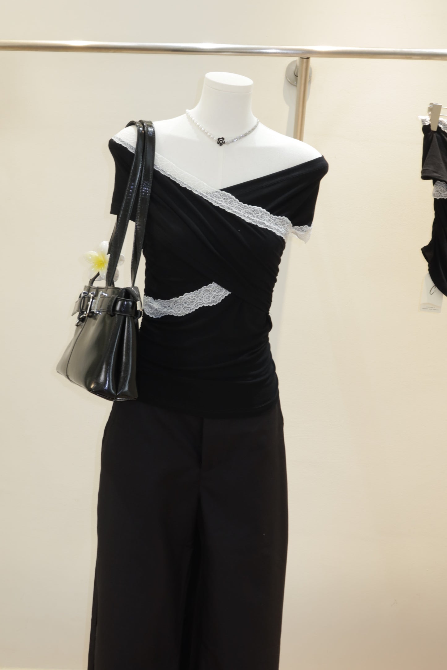 Lace accent black OS top