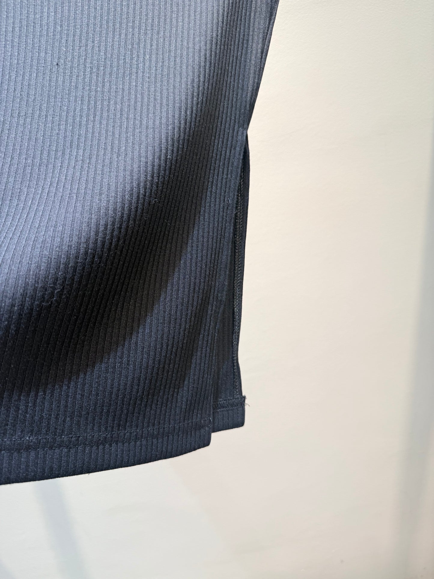 Black side cut tube top